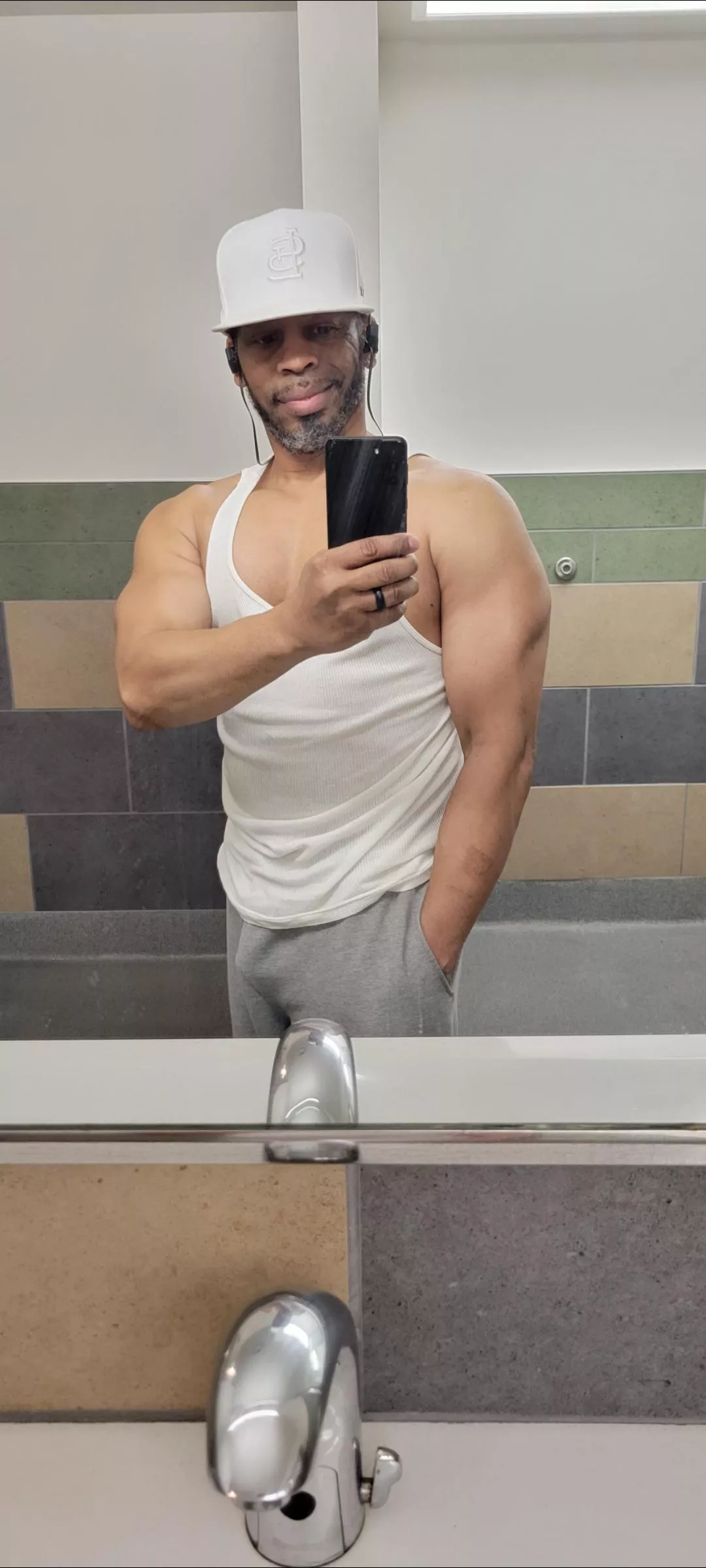 If I was bulging at the gym like this, would you stare? posted by RepresentativeIll862