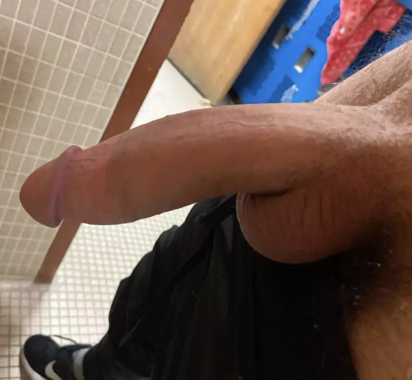 If I’m bigger than you then you have to suck me off in front of your girlfriend. Pm me and tell me what you think of this? posted by tsunamimasterkai