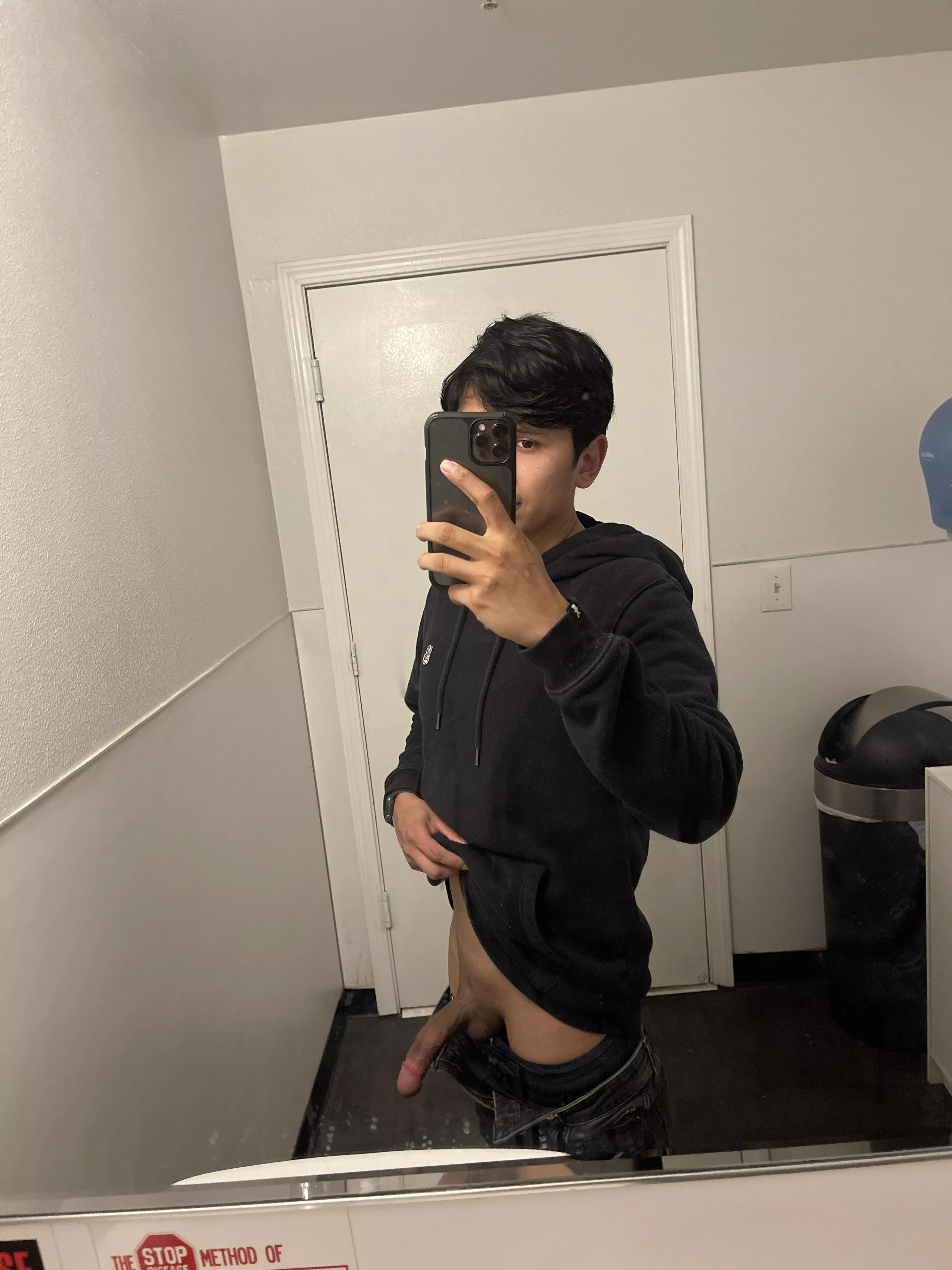 If theres a mirror im pulling my dick out 🤷🏽‍♂️ posted by friendshelpfriends