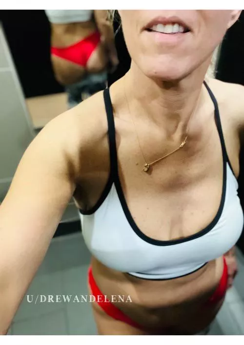 If you saw me at the gym would you try and fuck me ? 47F posted by Drewandelena