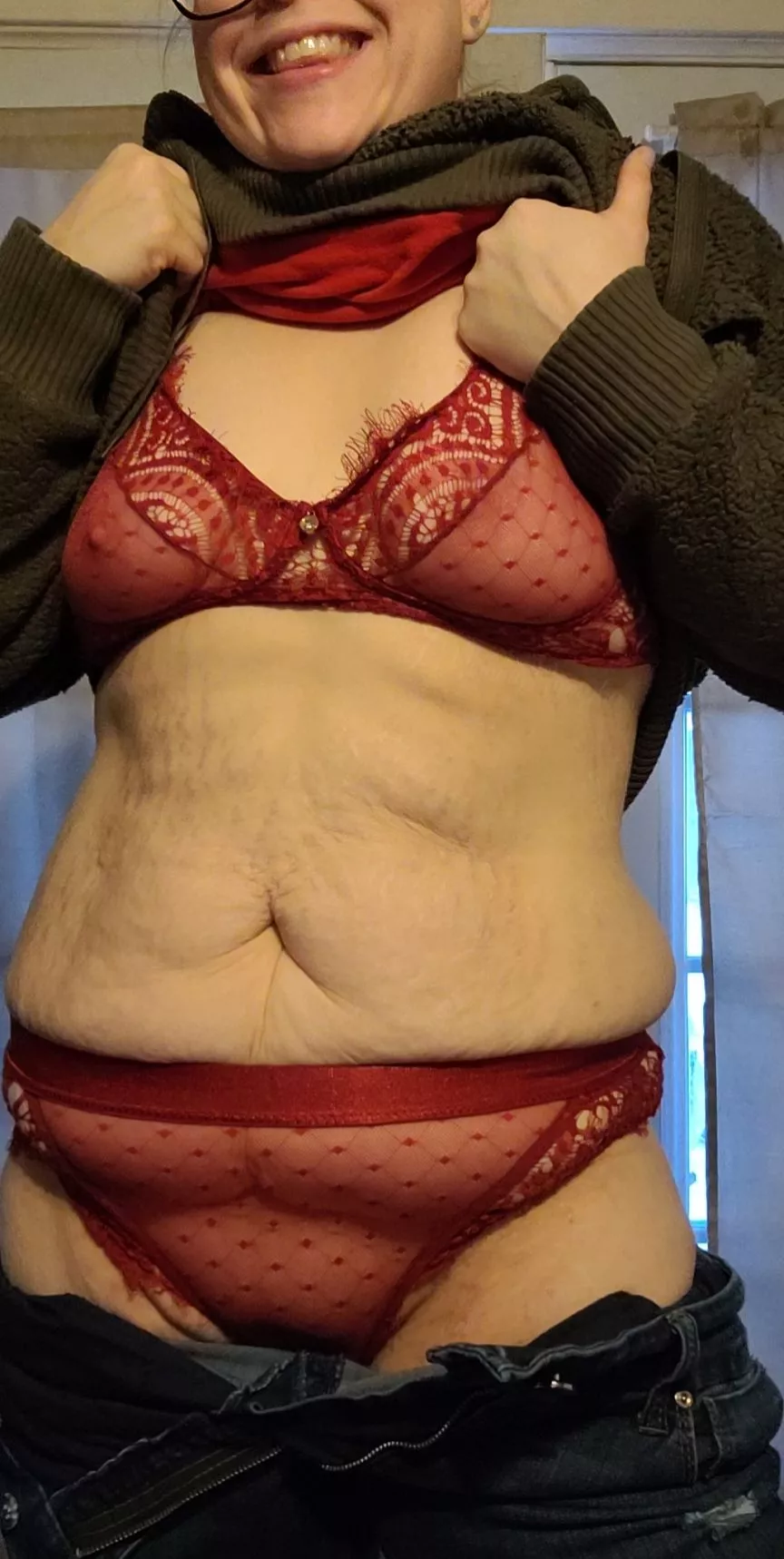 If you see this,, what do you think of my matching bra and panties?❤😌 [31F] posted by MommyNympho