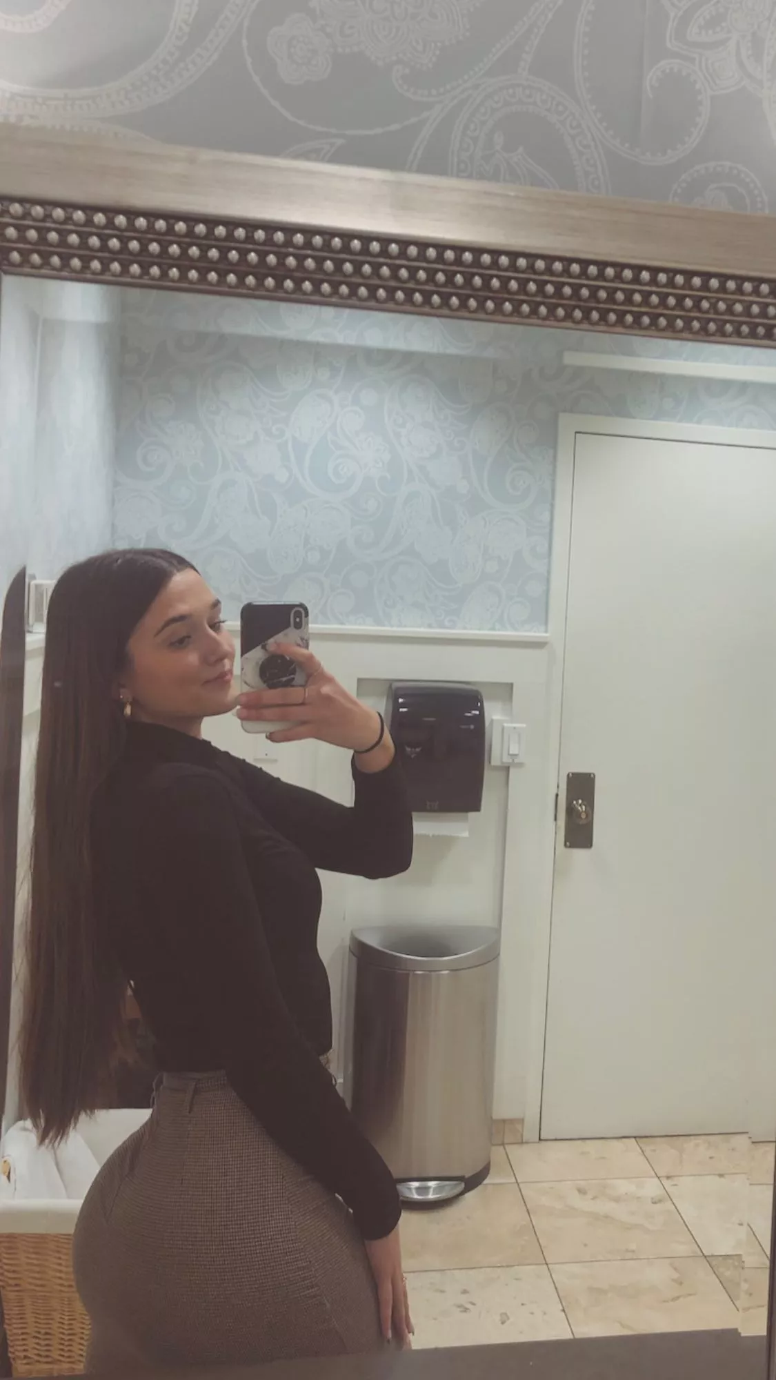 [IG] Bathroom Selfie posted by laslokovacss