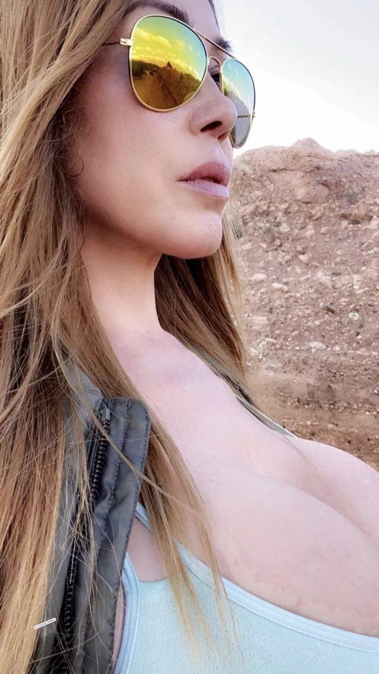 IG - Letâ€™s go hiking (you think her Onlyfans is worth it?) posted by ohheyitsjuan