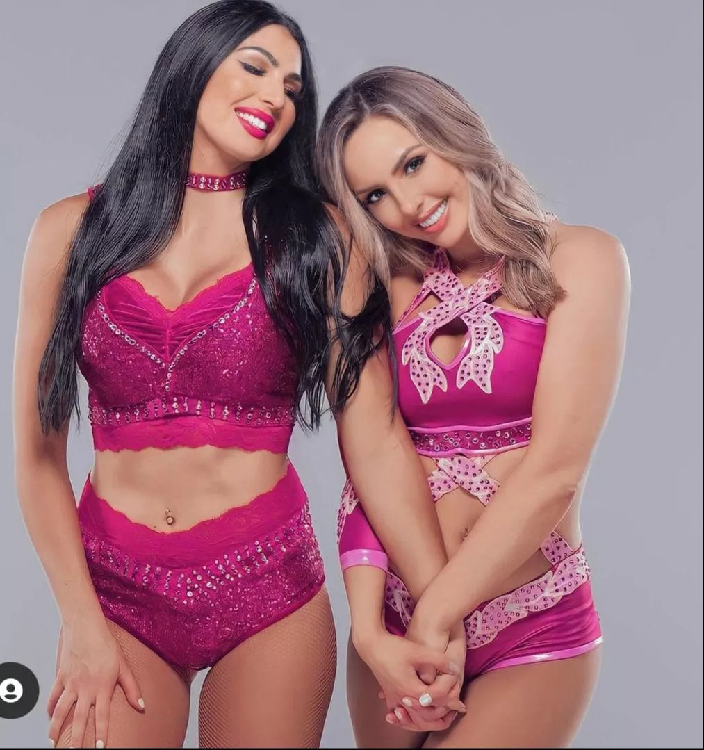 IIconics - Billie enormous boobs 😍 posted by MaleficentBus8