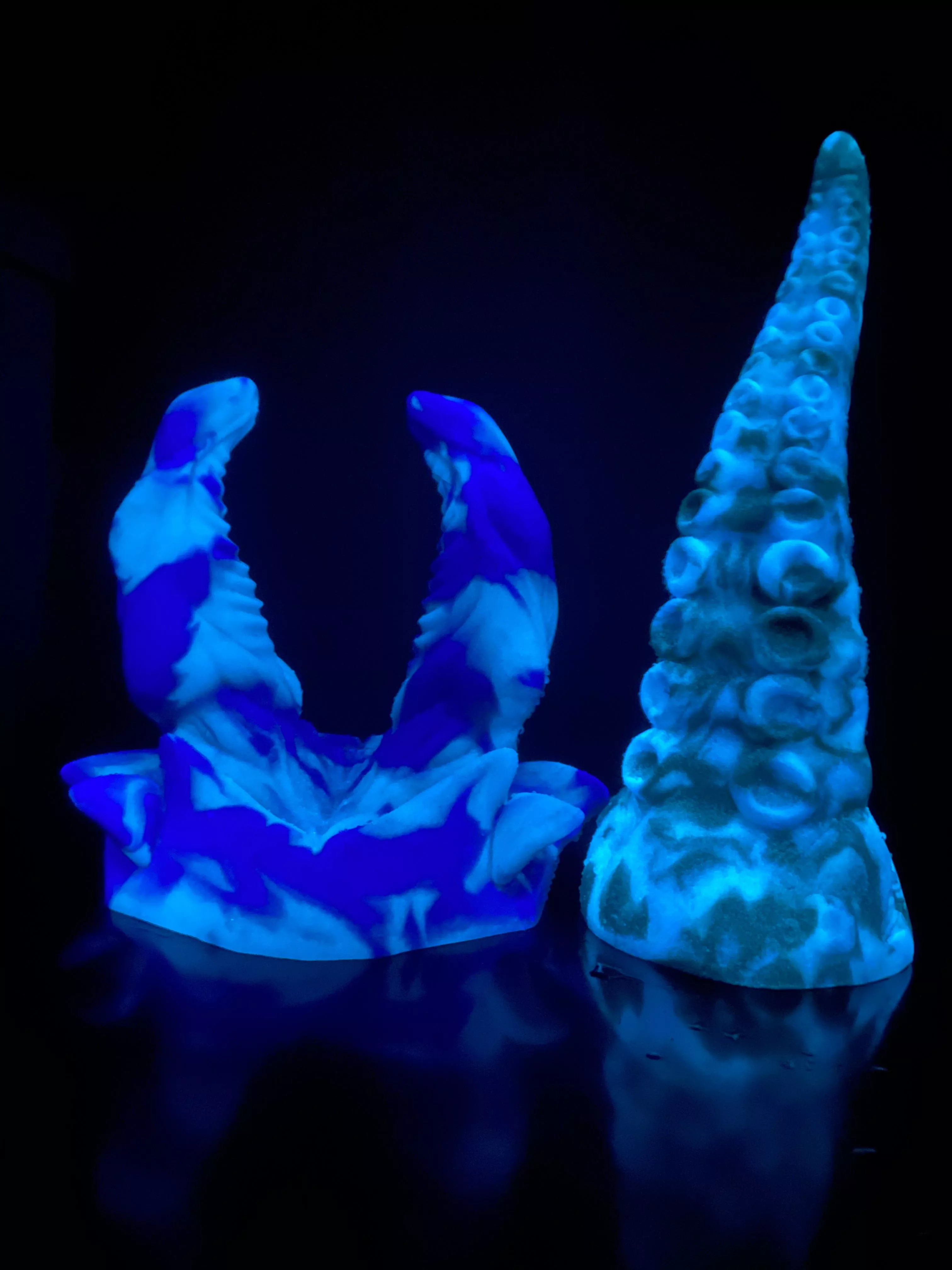 Ika natural (left) vs Arabian Blue with GITD (right) posted by Kelpie_S