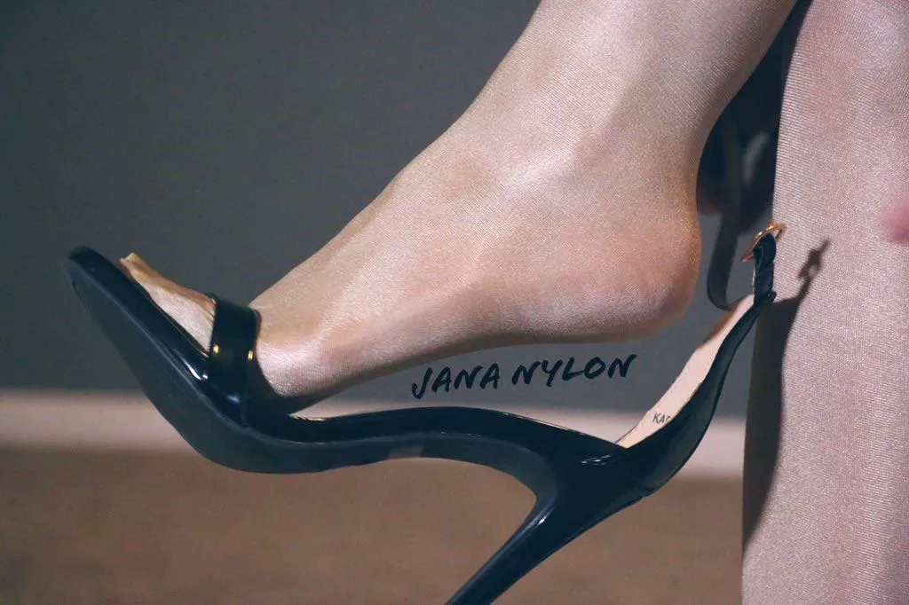 I’ll give y’all a little heel dangle posted by JanaNylon