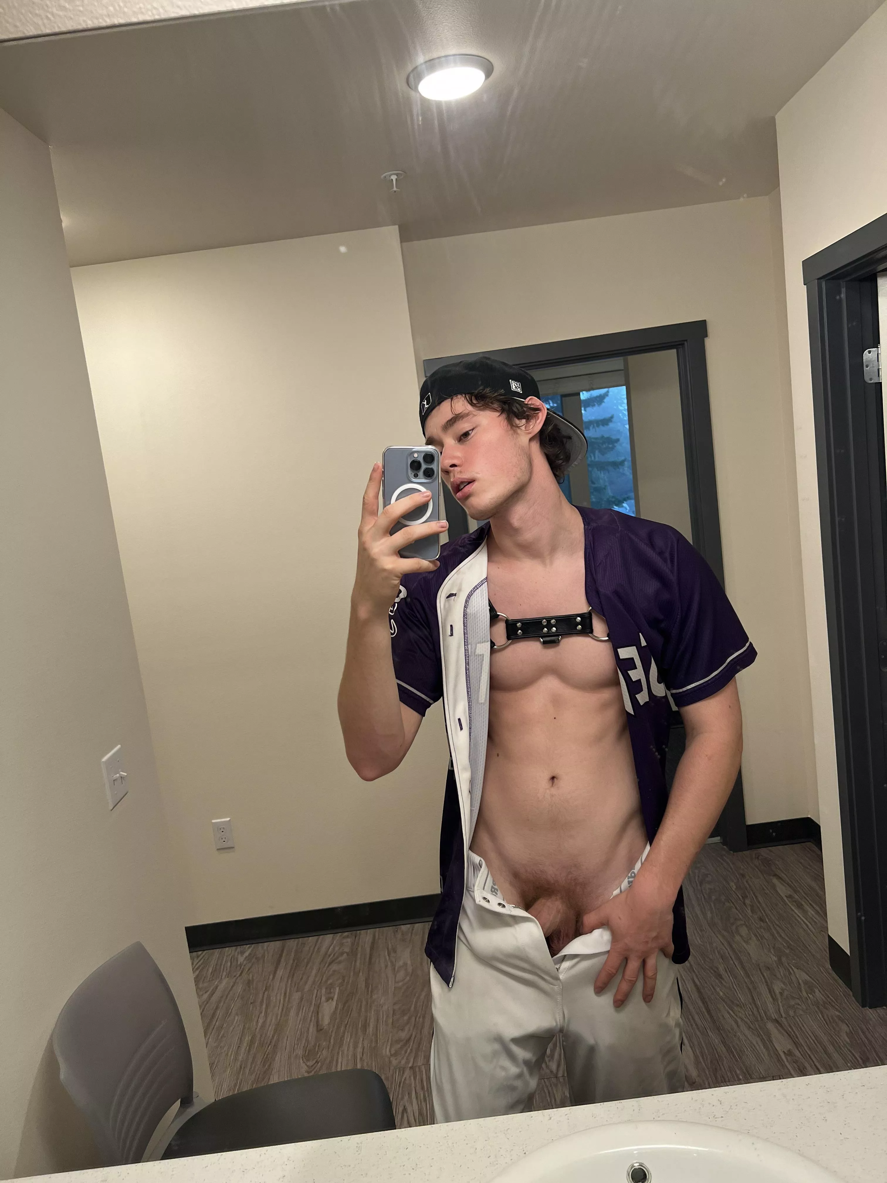 I’m a baseball player with a kinky secret 🤫 posted by xldoublesausage