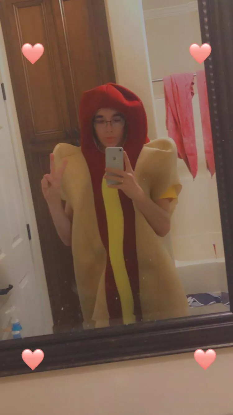 I’m a femboy hotdog! 🌭 posted by barbie_boi