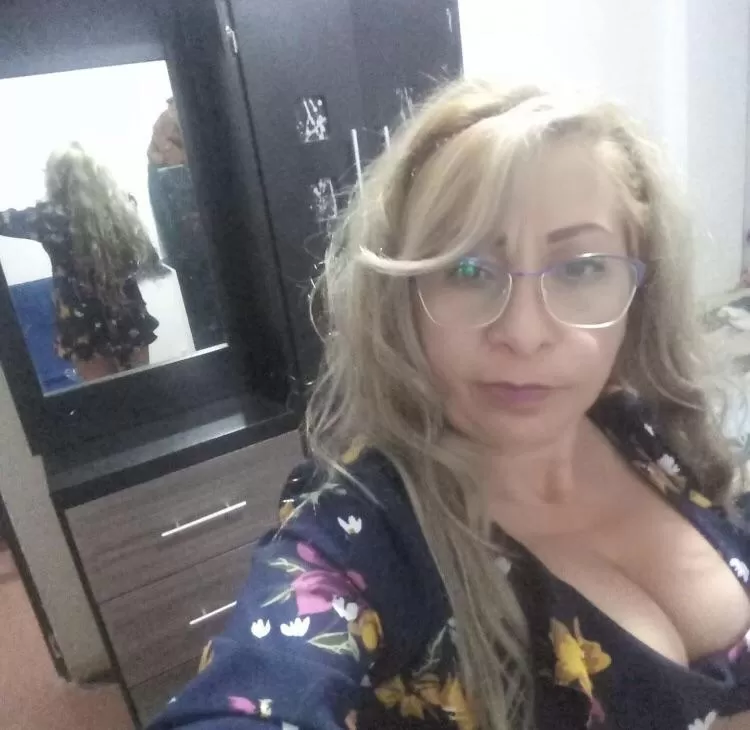 I’m an older bi woman that loves to masturbate with someone over the phone. posted by LoriL253