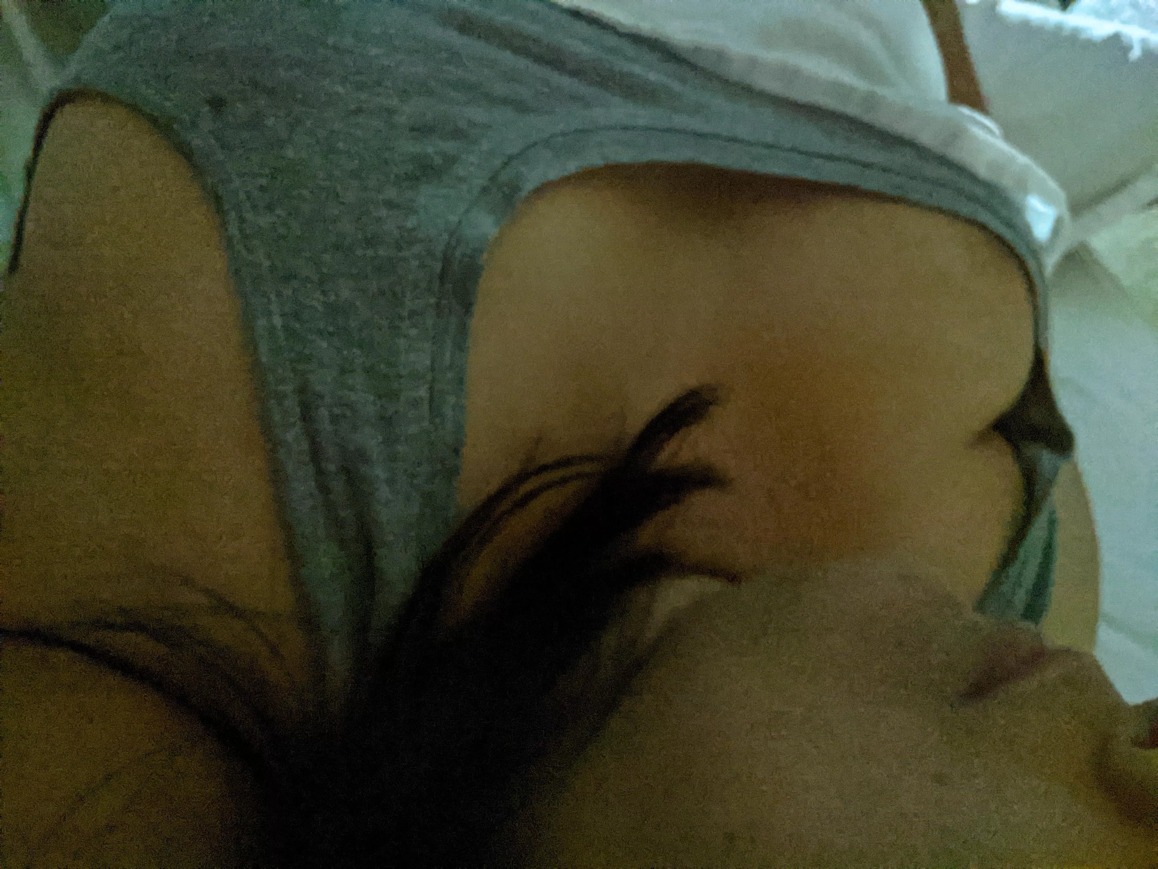 I'm back, hubby took this while i was sleeping / Regrese, el marido tomo estas mientras dormia [F] posted by fatbottomwife