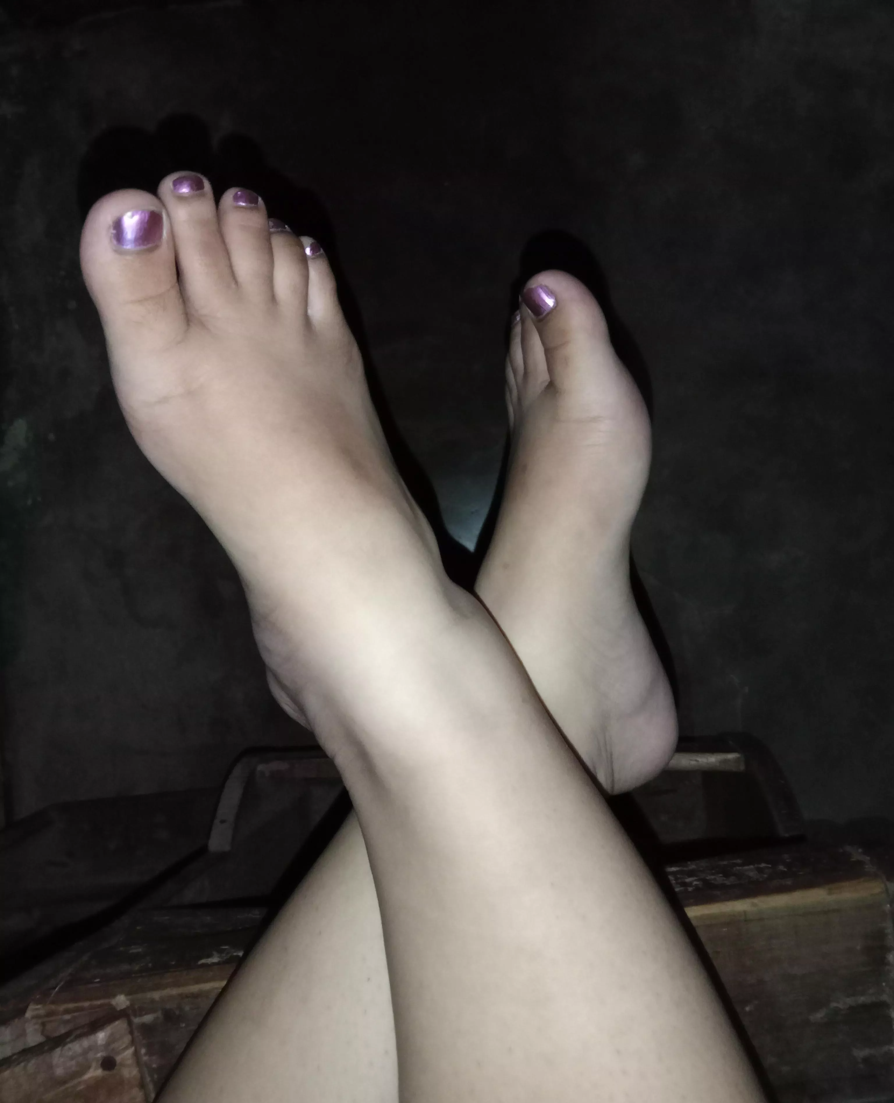 im enjoying watching you lick my feet 😍 posted by alli_rae_