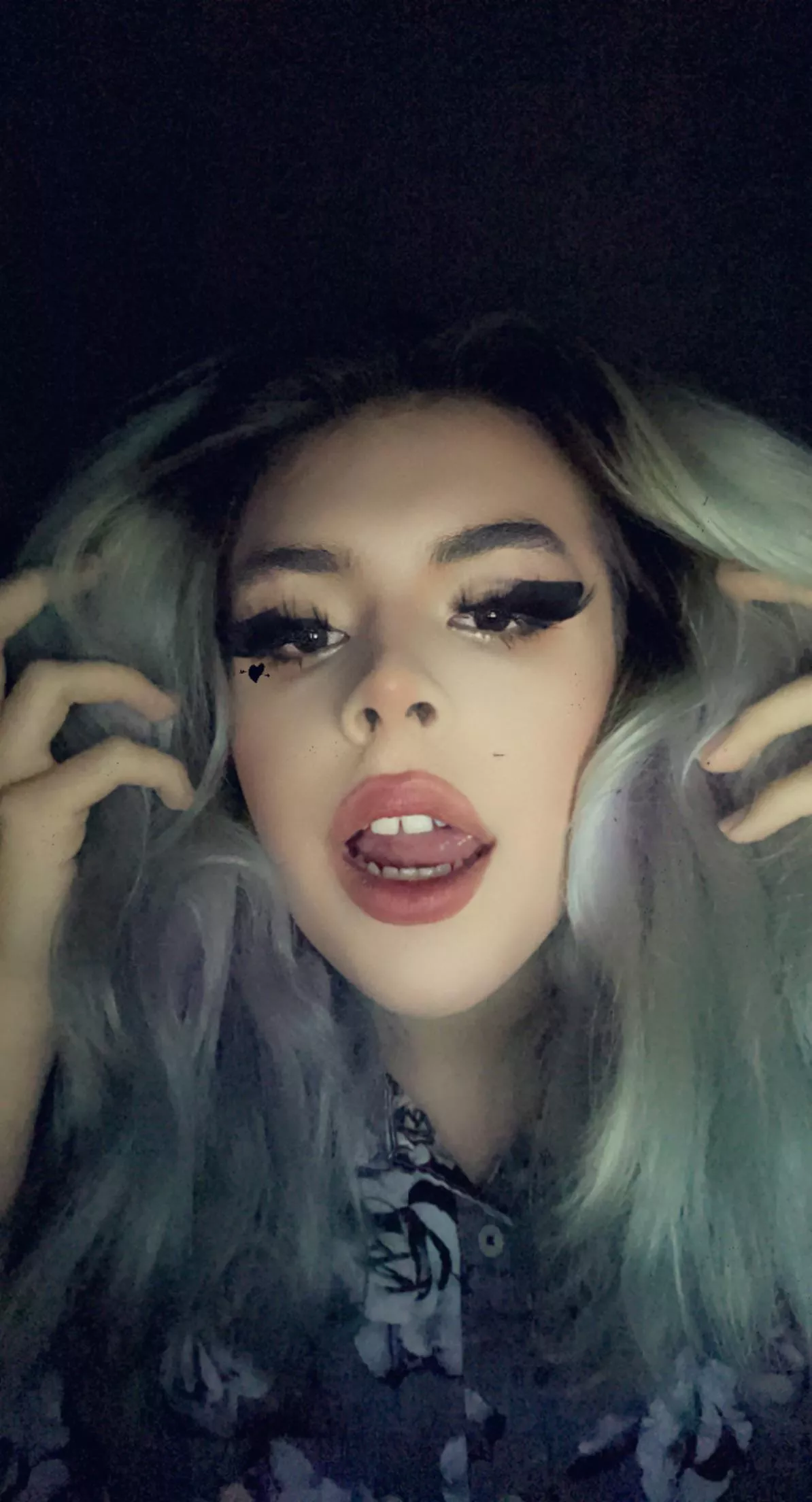 I’m feeling a little lady gaga with this makeup 😋 posted by Hellooooooomydear