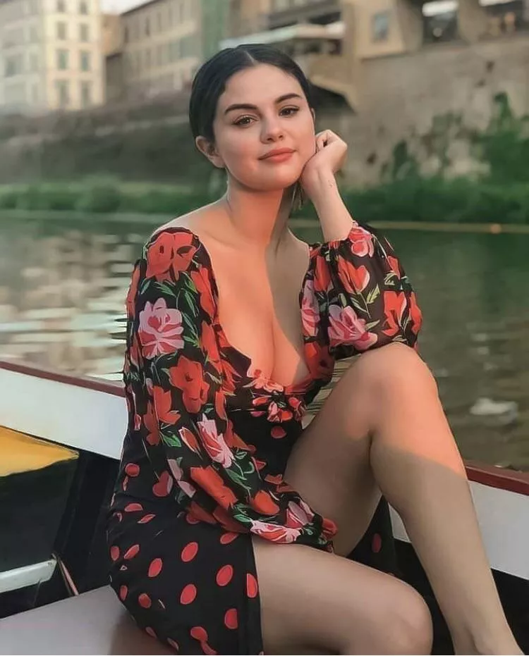 Im going to cum trib to Selena today for the first time anyone interested?Lmk if you are. posted by No-Ad-4683