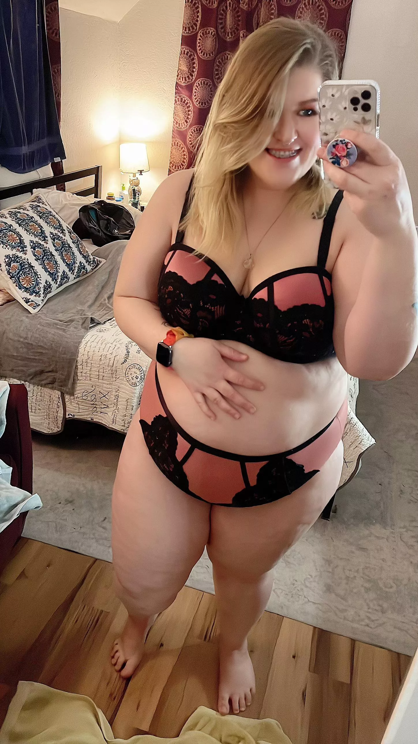 I’m in love with this bra and panties posted by mira-mis-tetas