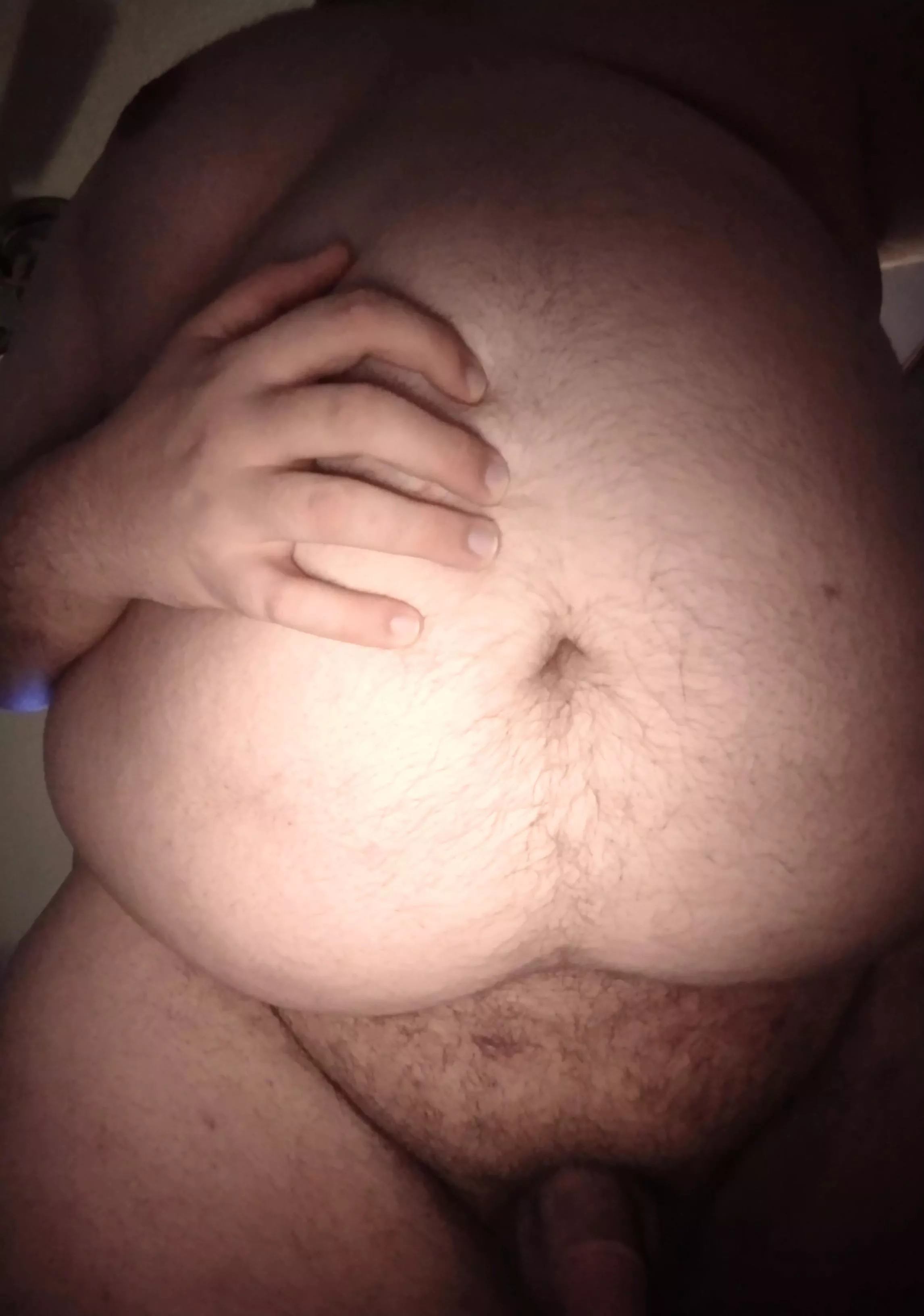 I'm new here! Any daddies wanna get to know me better? 😘 posted by BigCubChub