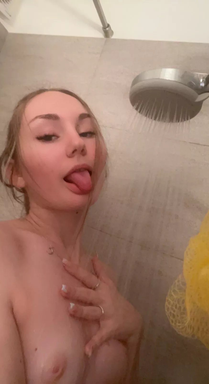 I'm pretty horny right now. I hope you too! Is there anyone who would like to chat? my snap: maddiegvf posted by tapircutie