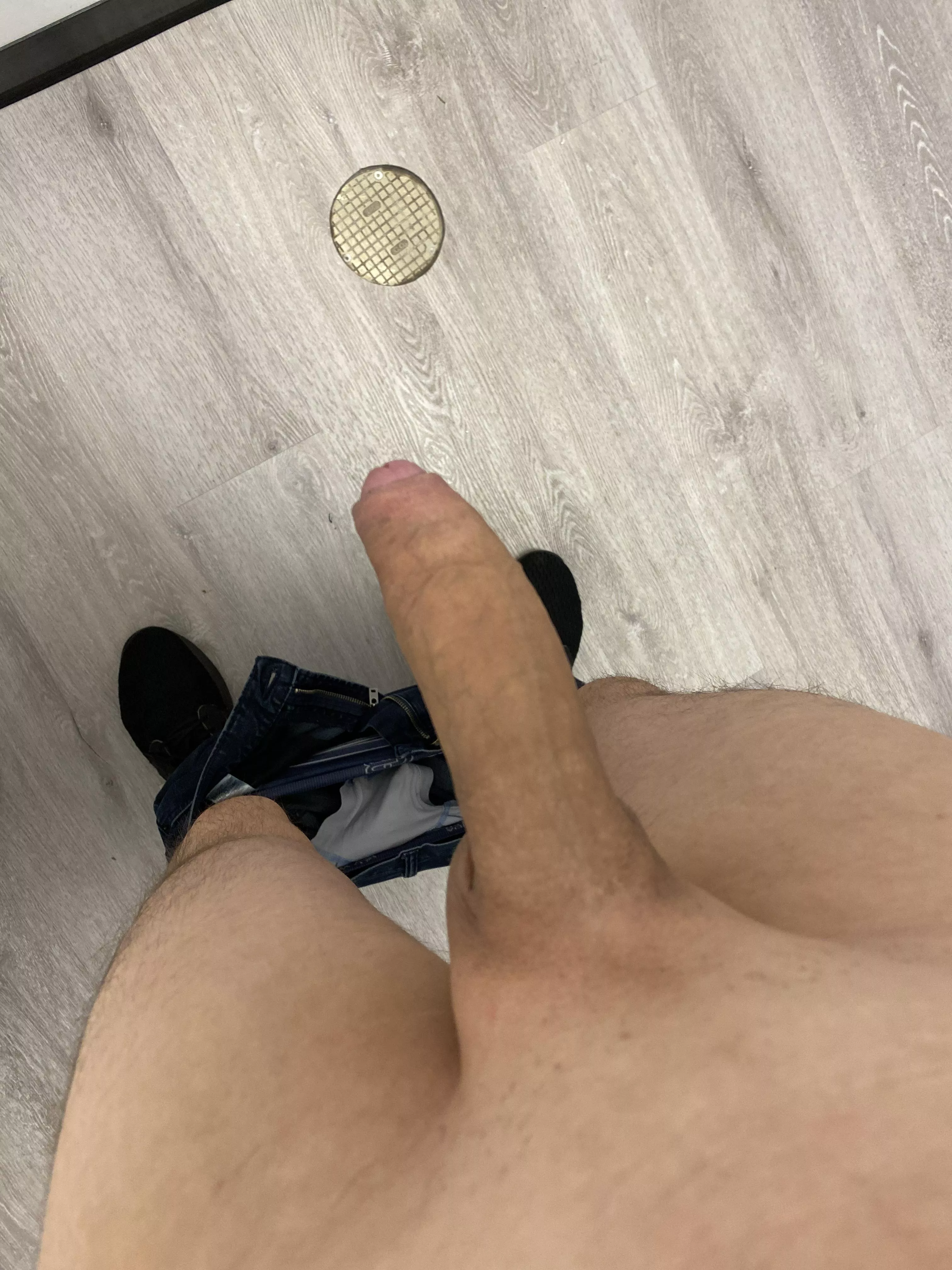 Iâ€™m so horny at work. Need to cu(m). posted by No-Size4406