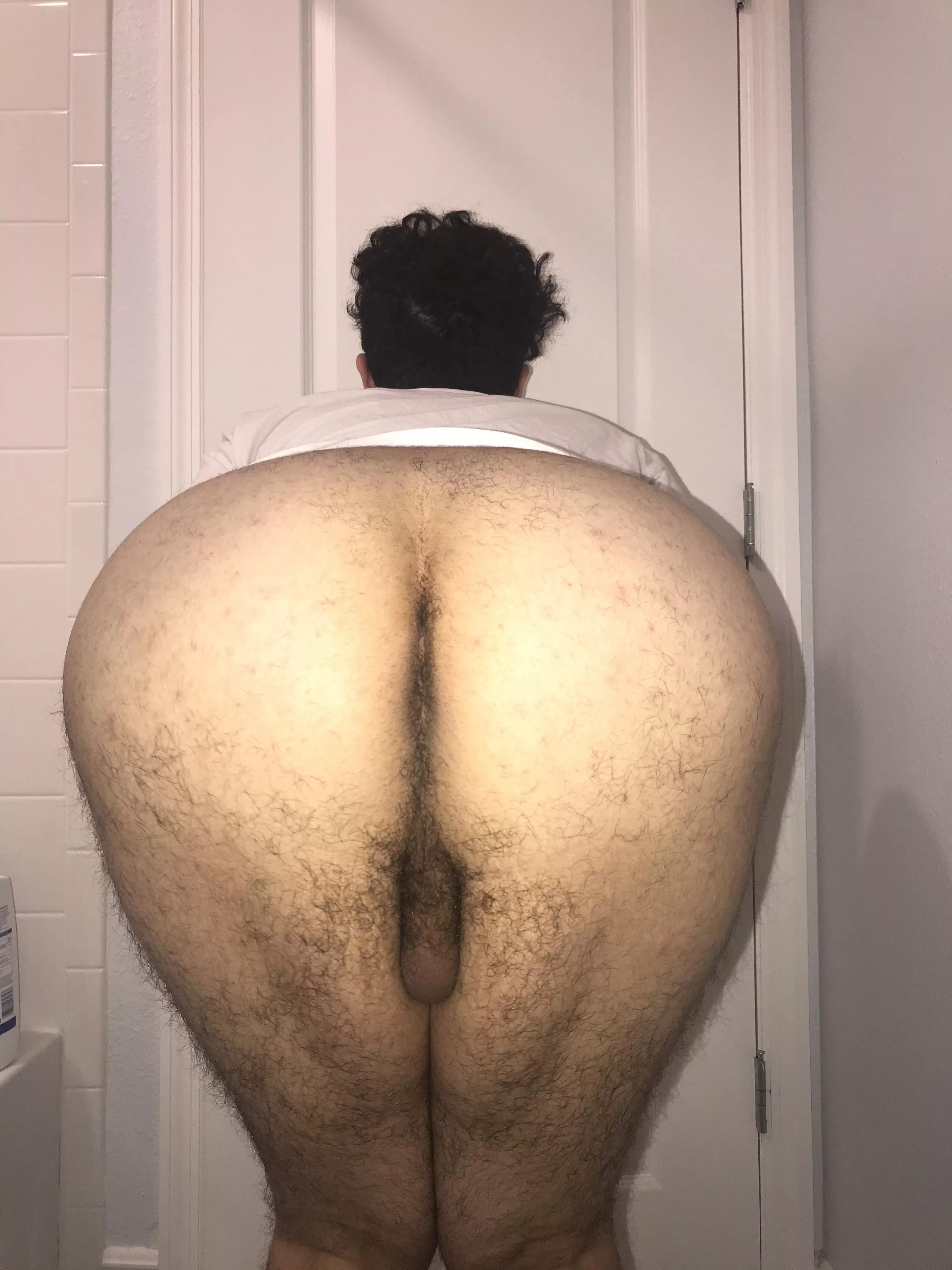 I’m straight here’s a pic of my 🍑 posted by TemporaryKale7879