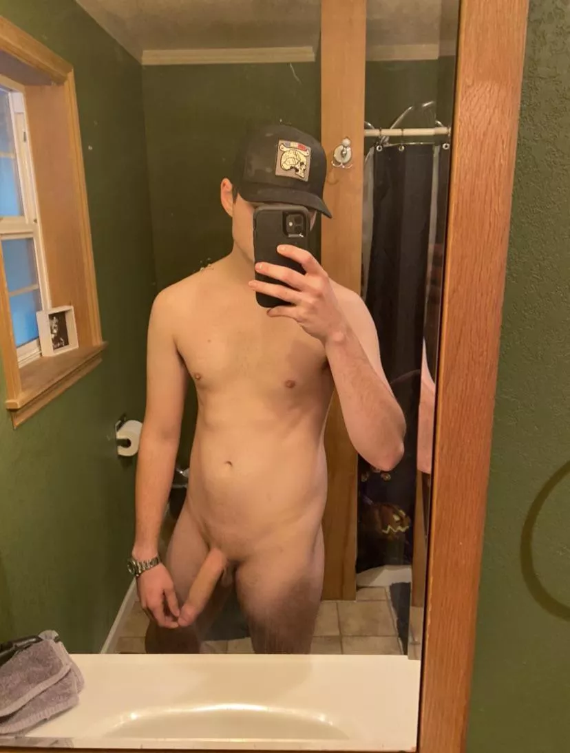 Iâ€™m sure youâ€™d appreciate this more than my boring ass girlfriend ðŸ˜… (m) 24 posted by DanielFrank6966