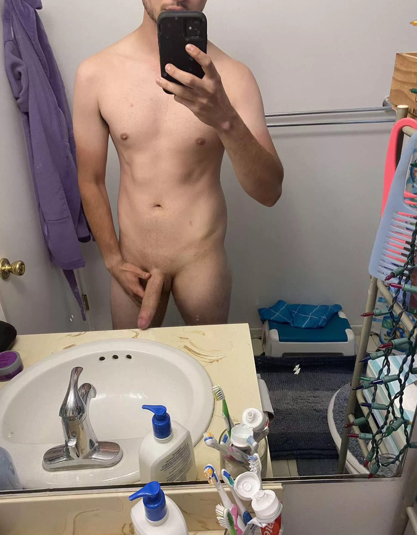 I’m sure you’d appreciate this more than my boring ass girlfriend 😅 (m) 24 posted by DanielFrank6966