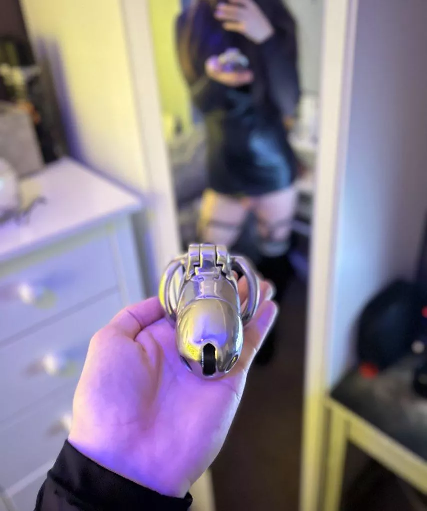 Iâ€™m the dom tonight baby, which means youâ€™ll be wearing a chastity ðŸ˜ˆ posted by LittleSubLexi