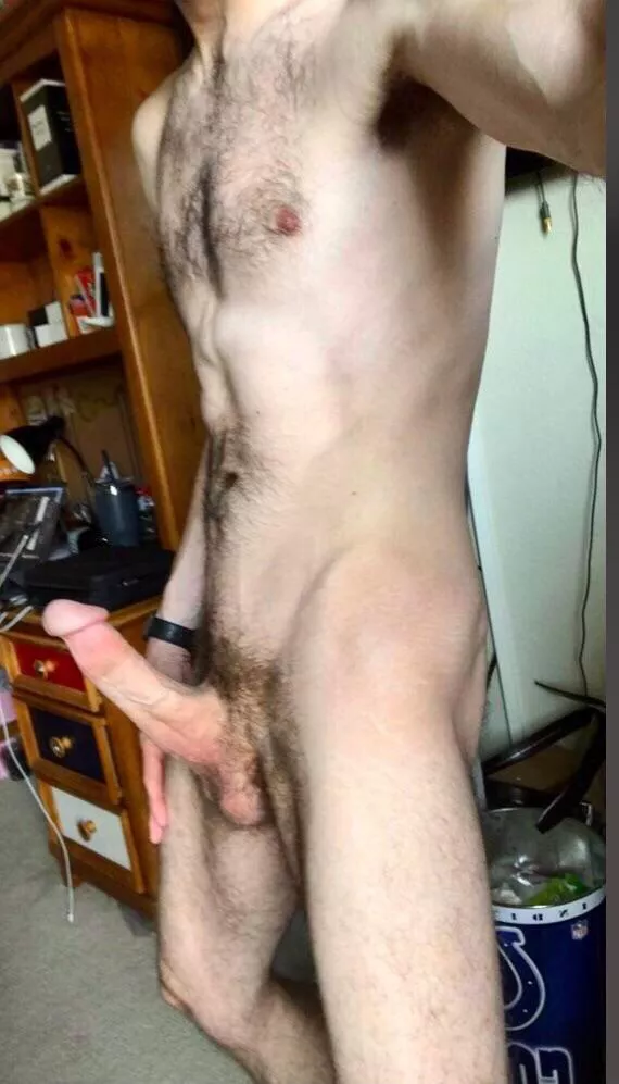 I’m your slim hairy next door boy :) posted by Hot_Dependent_6091