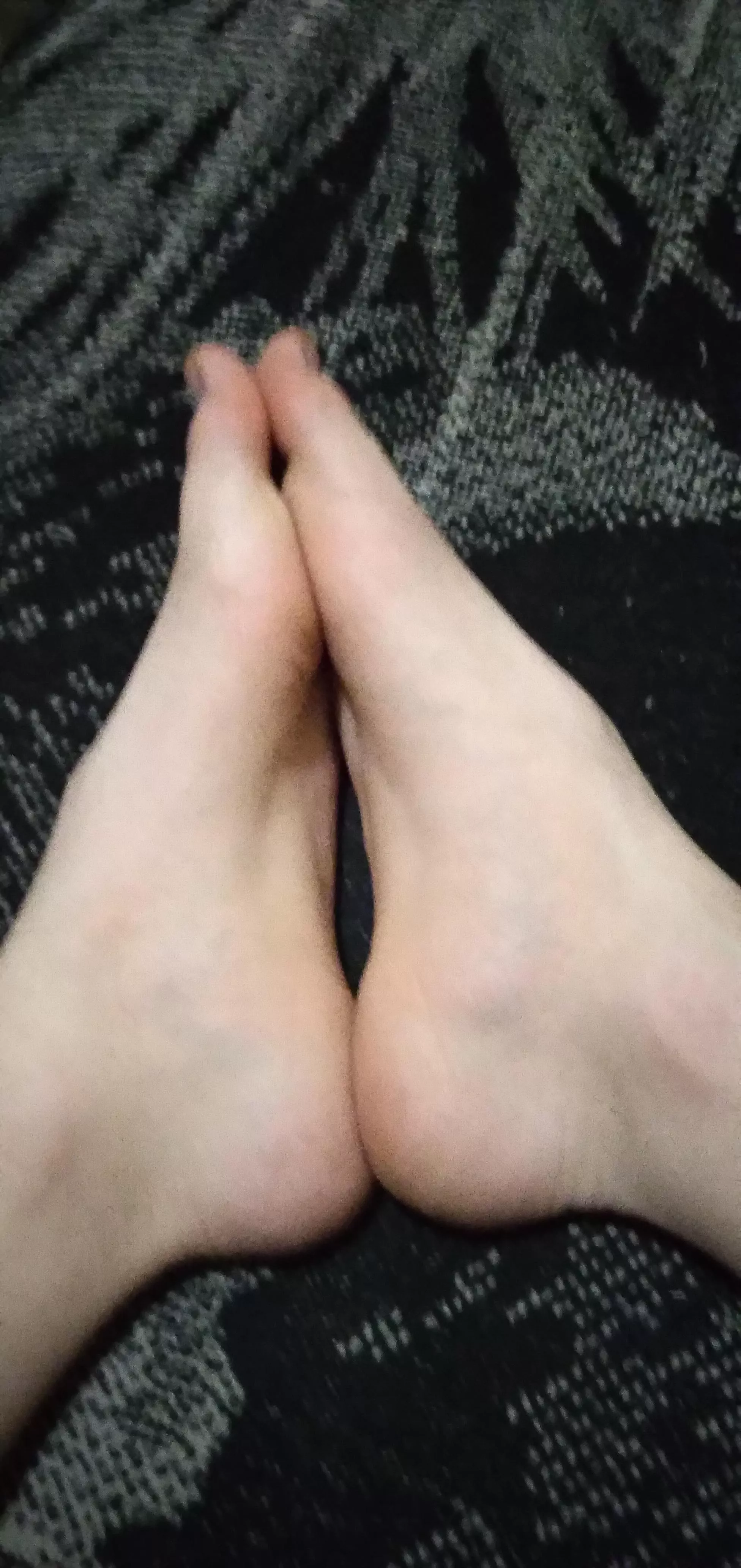 Imagine me jerking your dick with my feet posted by SillyHippo1651