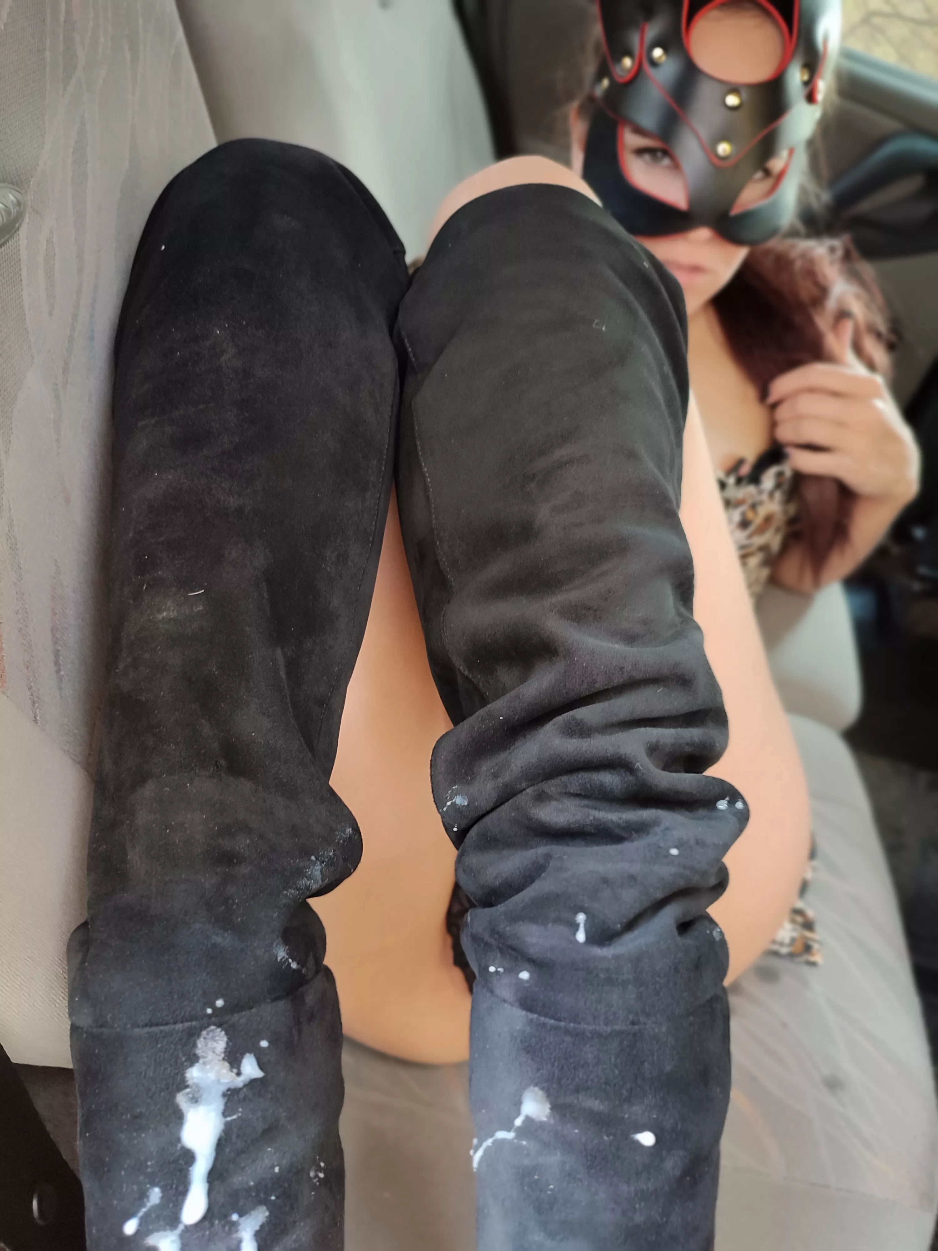 innocent walk ended with cum on my boots posted by Kate_rabbit