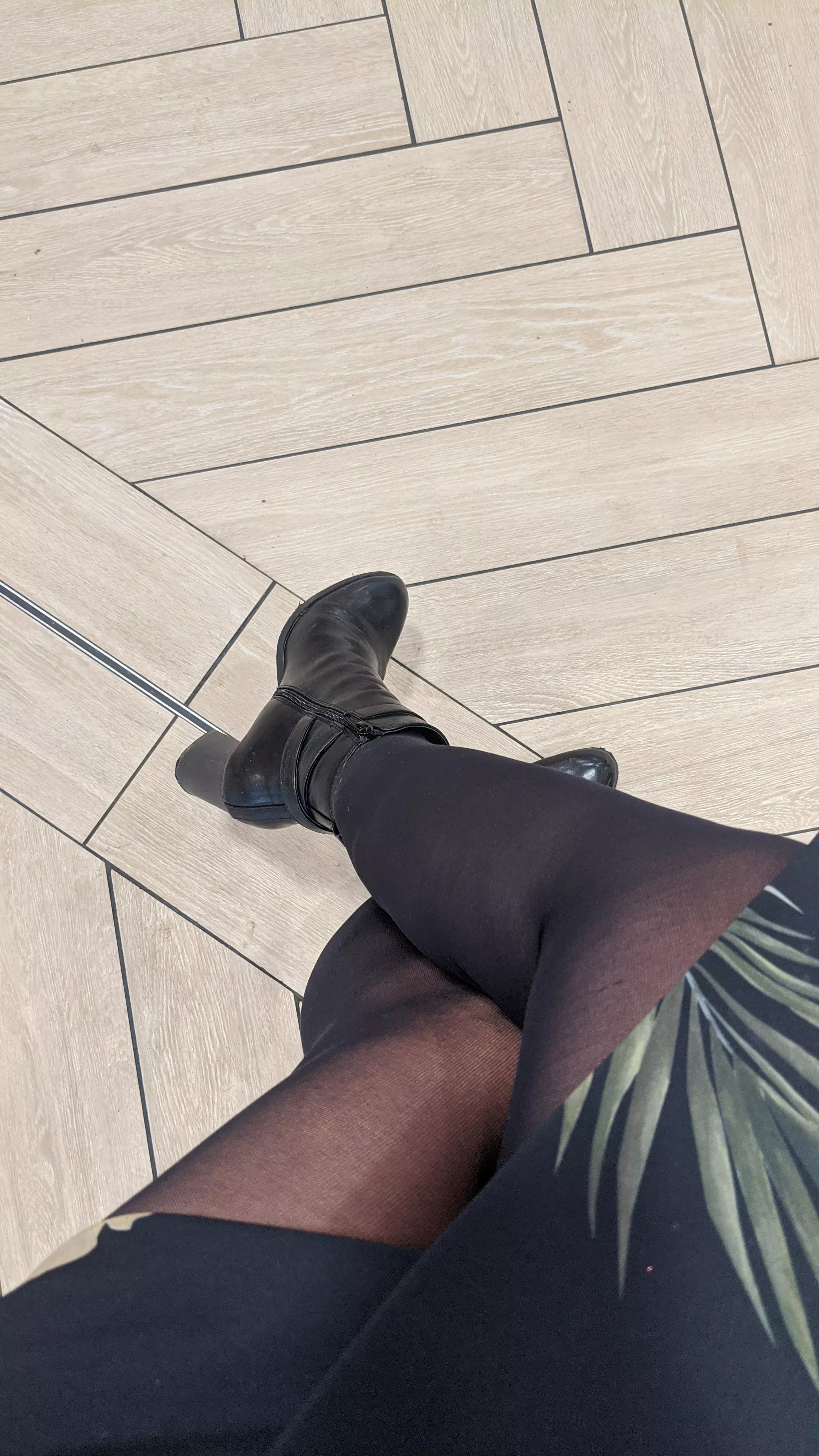 is autumn your favourite season ? pantyhose and boots 😍 posted by iwantaria