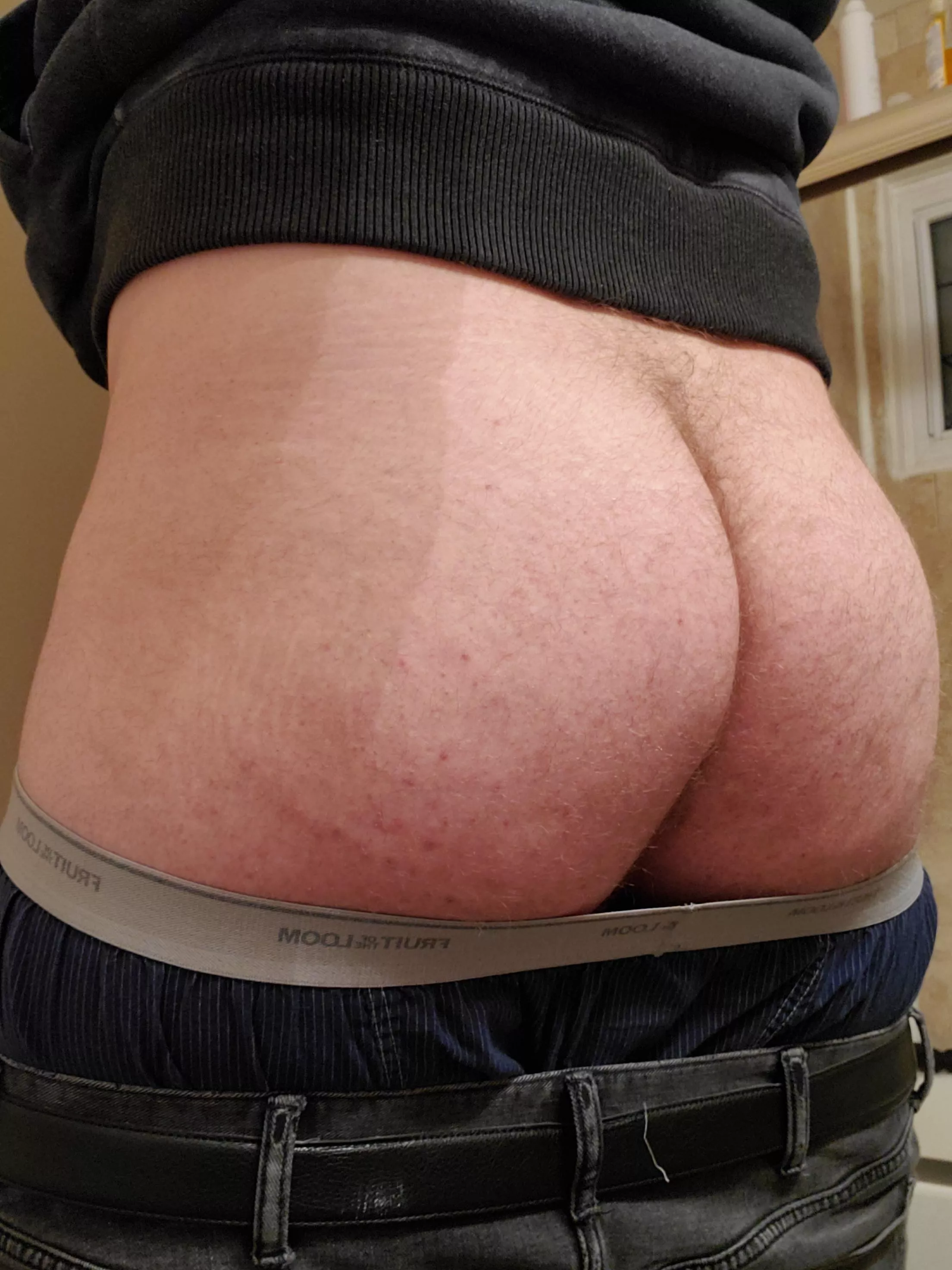 Is my guy butt cute? posted by hey_its_le0n