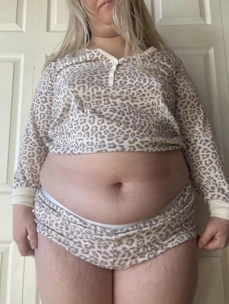 It was quite the Christmas shock when she received new pajamas in her “old size” only for everyone to find out that she’s now a “few” sizes larger 🤣🎄I think they fit just right! posted by myfatblondegf