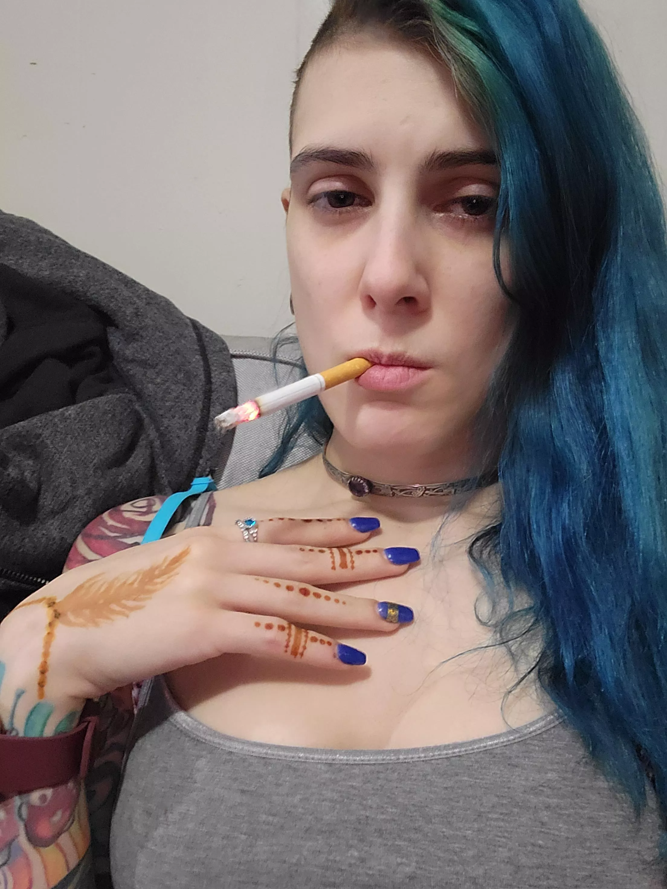 It's been a long day. Care to share a smoke? 🚬😘 posted by Kinkylittlehippy