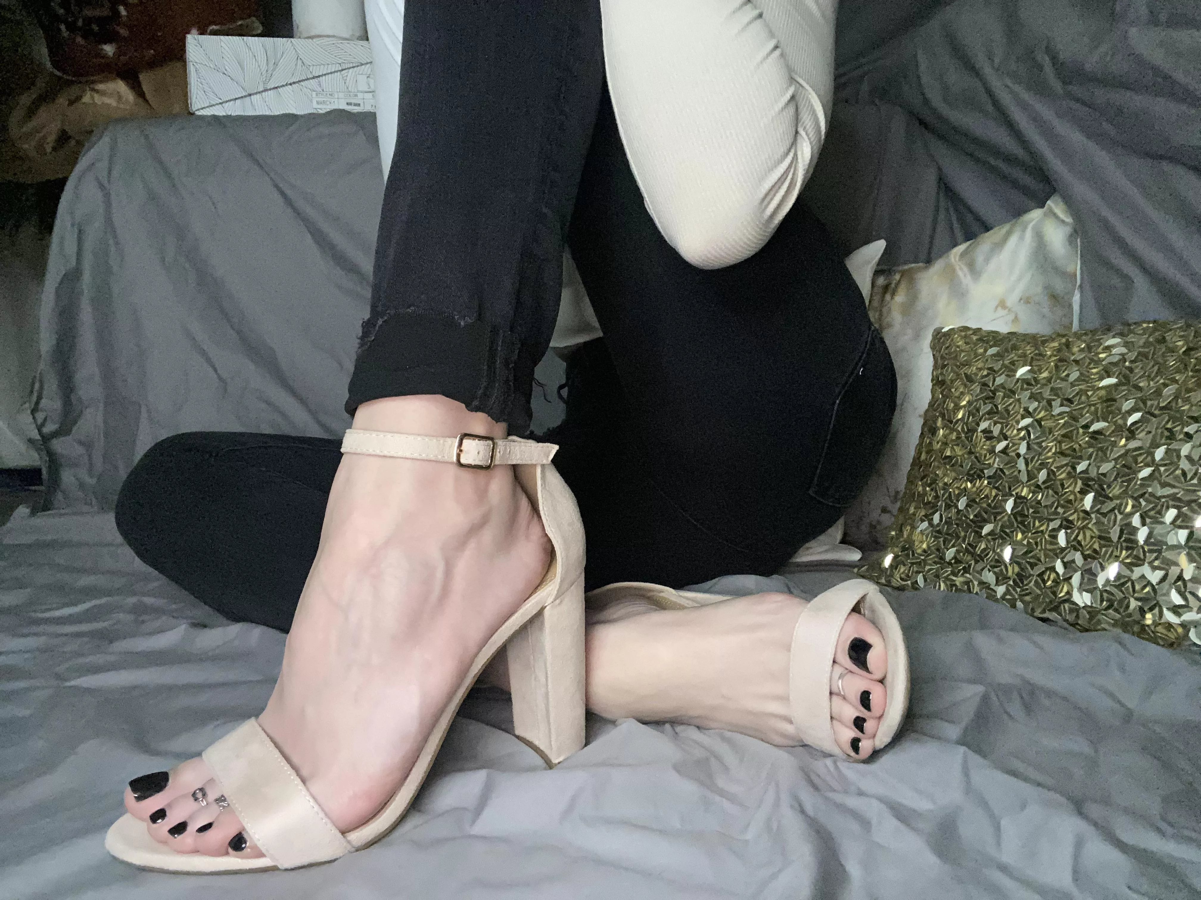 It’s been a long day in high heels, these soft sweaty feet could use a good massage! posted by feetmaze