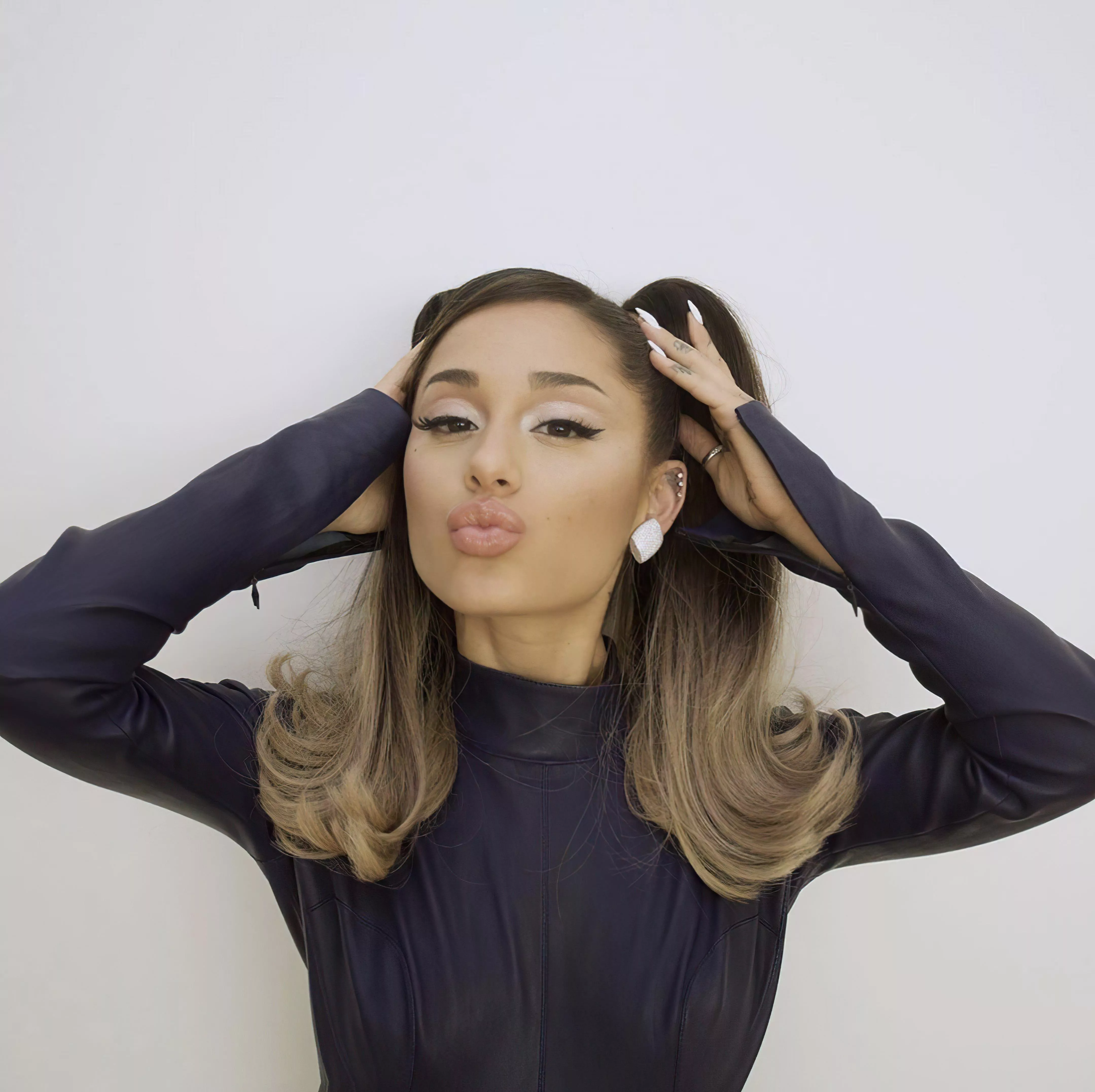 Itâ€™s impossible not to be obsessed with Ariana Grande posted by Argonath71