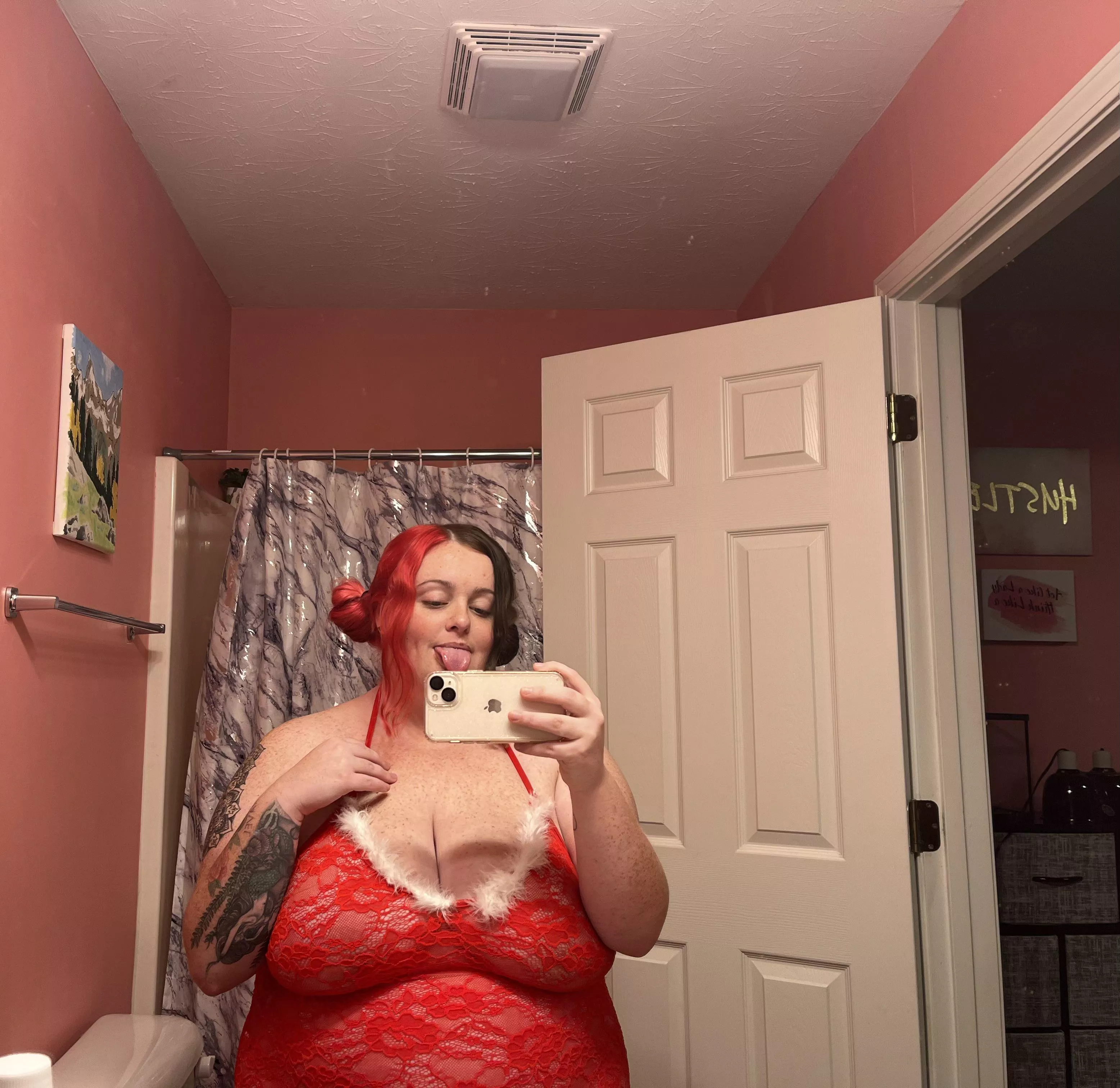 itâ€™s not my favorite color, but red is MY color ðŸ¤¤ posted by bbwcherrybomb