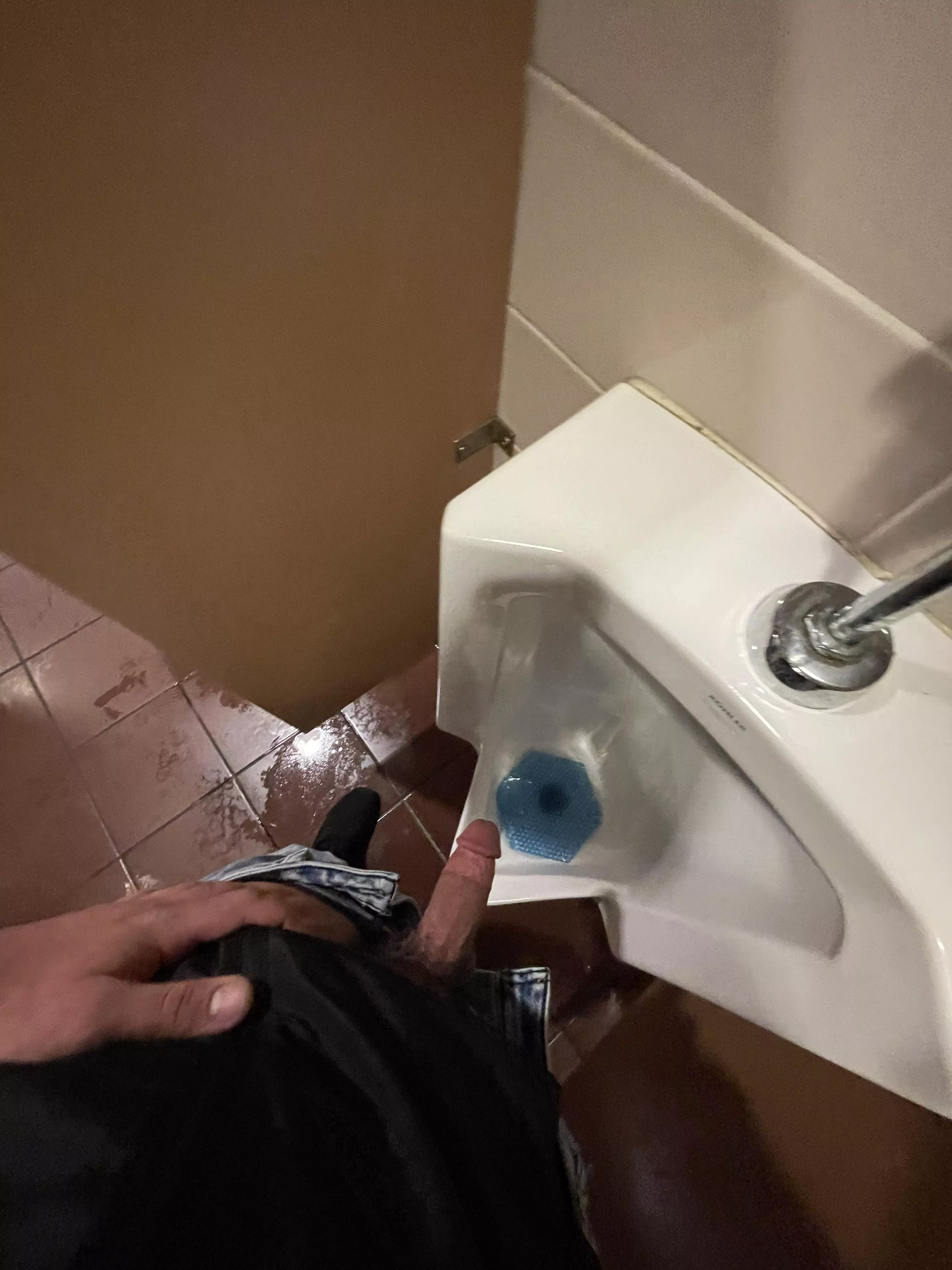 It’s really interesting to see who will use the urinal right next to you when they catch a glimpse of your dick 👅 One guy in particular washed his hands at least 3 times and kept staring in the mirror posted by modernityacct