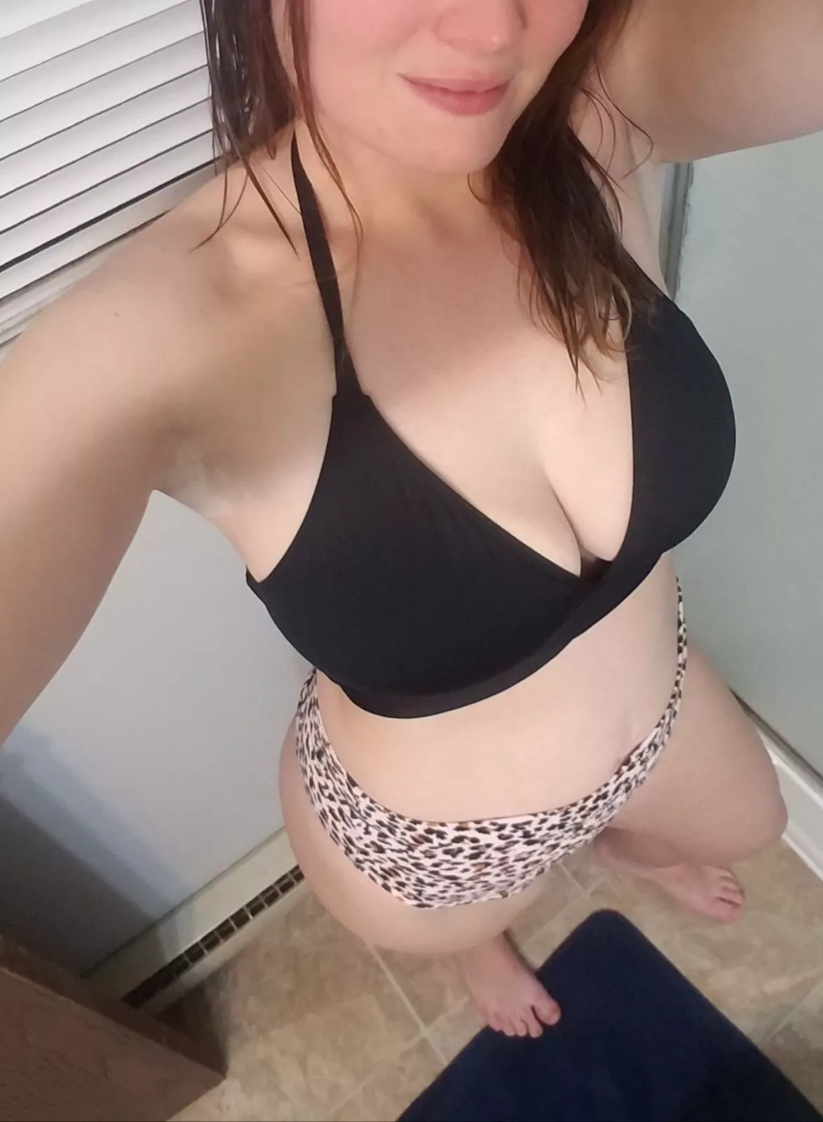 It's so cold today! I meed to live in place where its swimsuit weather all year! posted by sexyhotwife21