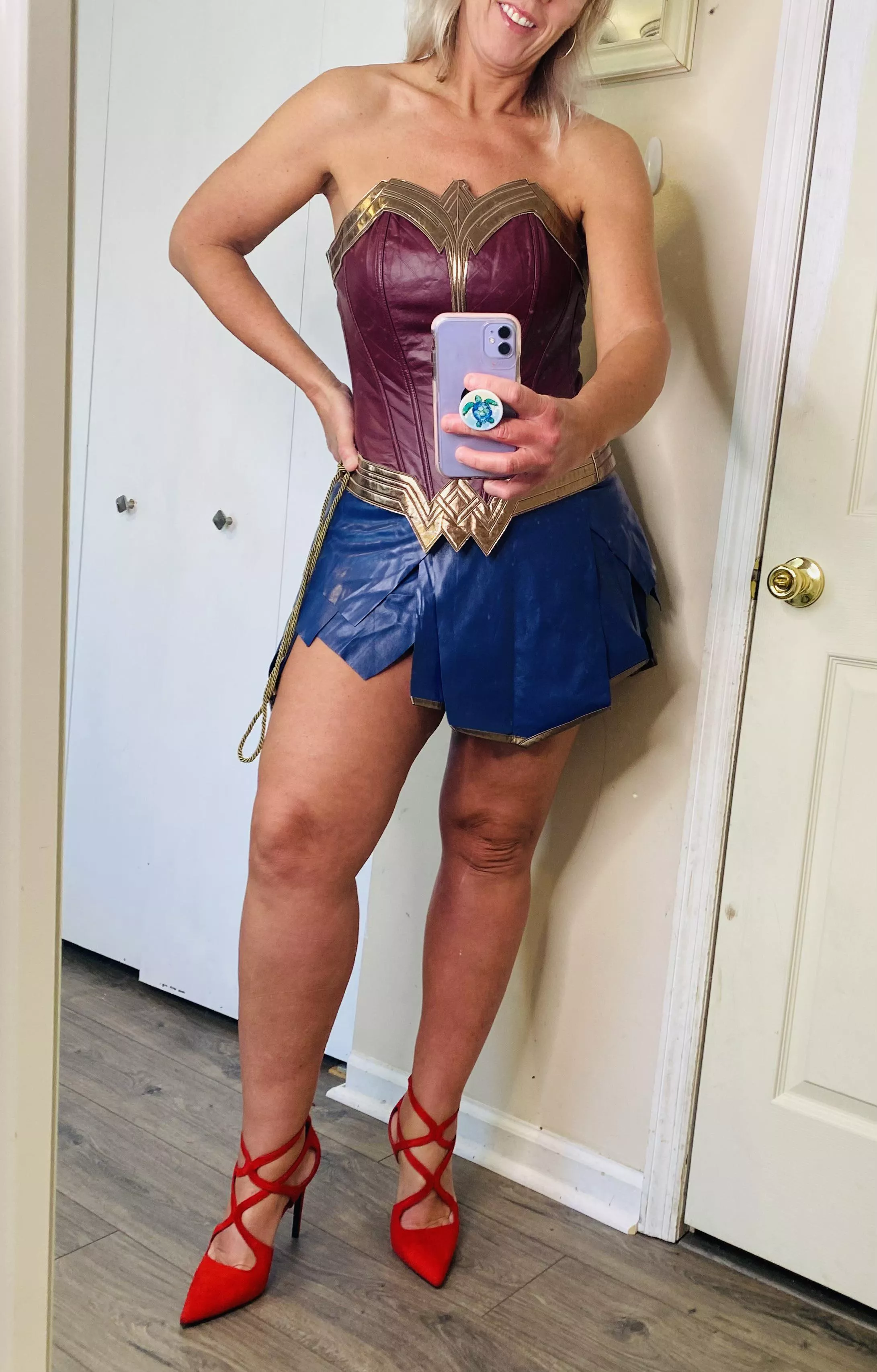 Iâ€™ve always wanted to be fucked in a super hero costume . 47 [F] posted by Drewandelena