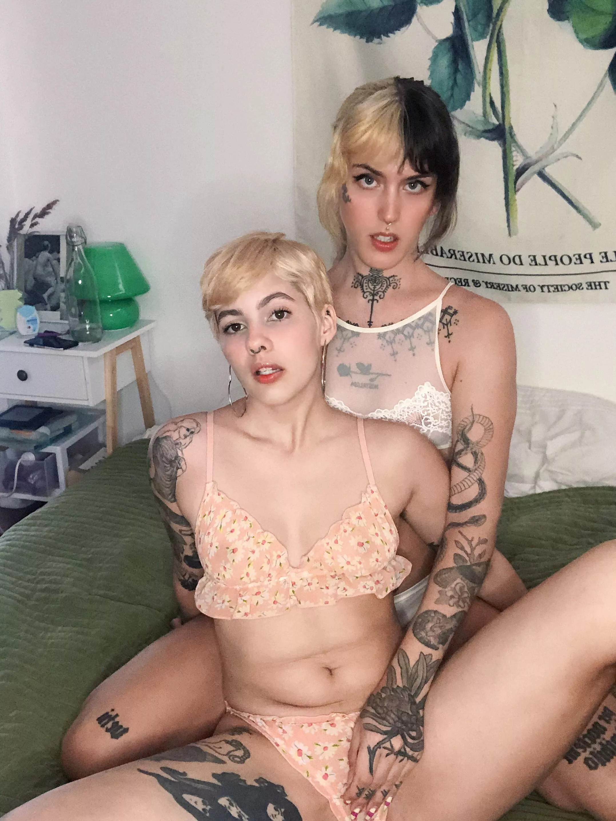 I’ve been training my femboy bf to take dick in his pussy while he sucks mine posted by helloizzzy