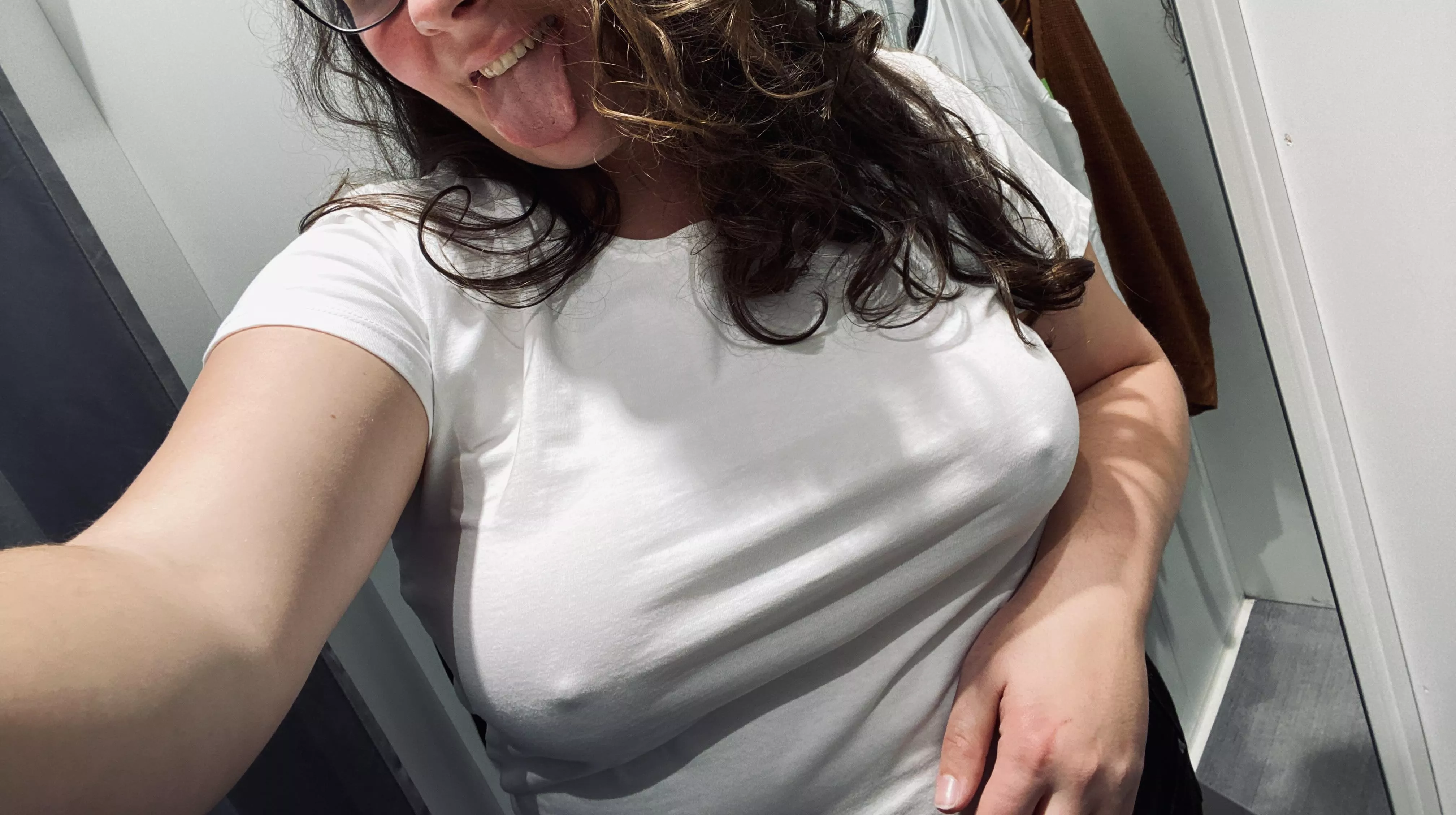 I’ve never liked white t-shirts, but I think I finally found the right way to wear them posted by BlowjobQueen23