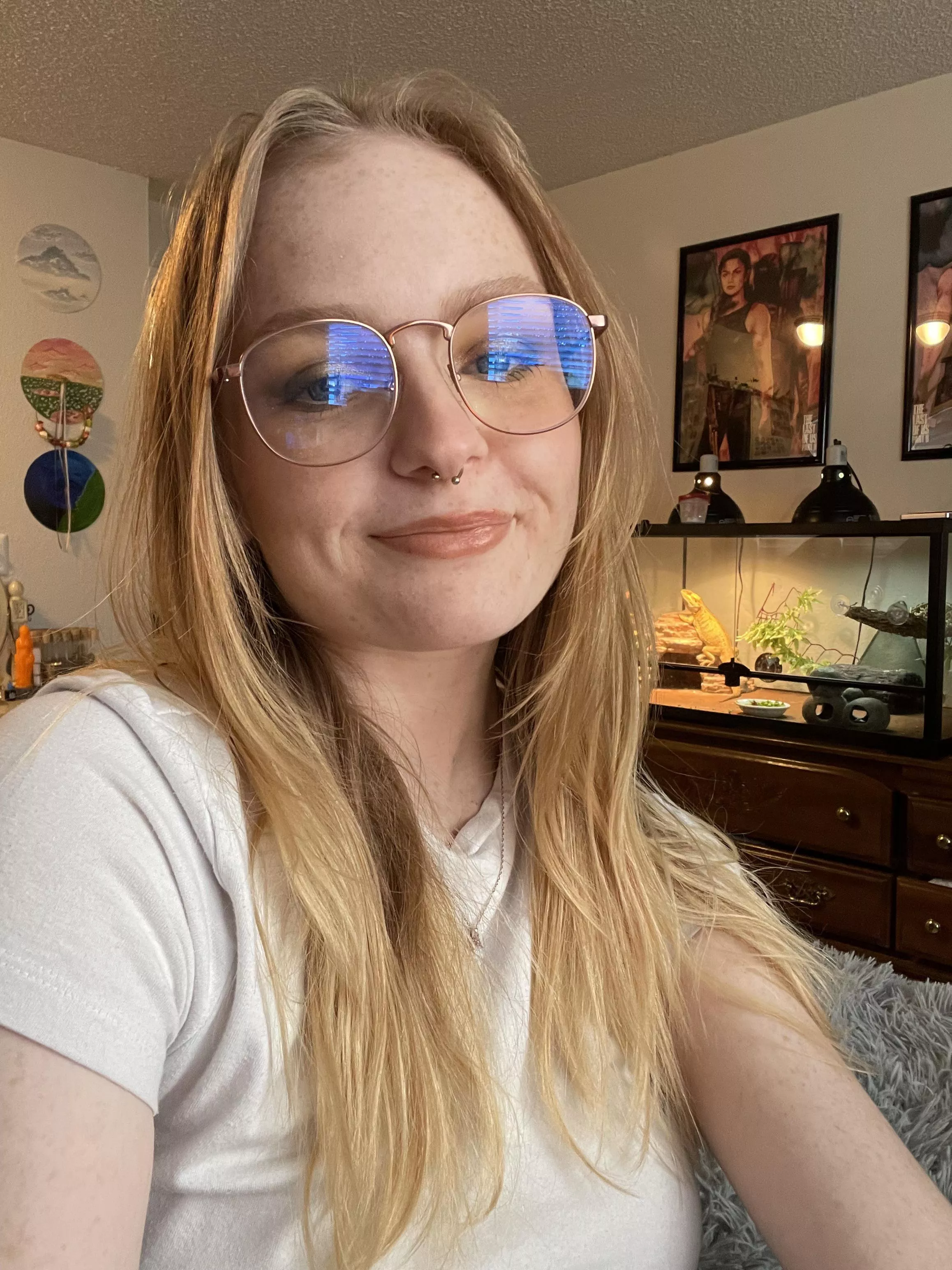 i’ve never posted here ! hi from salad fingers (my dragon) and i 🥰 posted by ashbbyxx