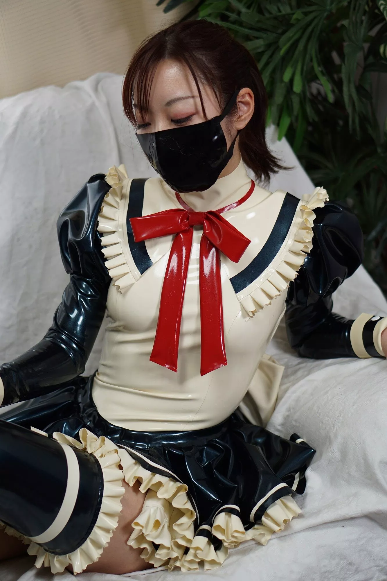 Japanese in shiny dress posted by MisterBSQ