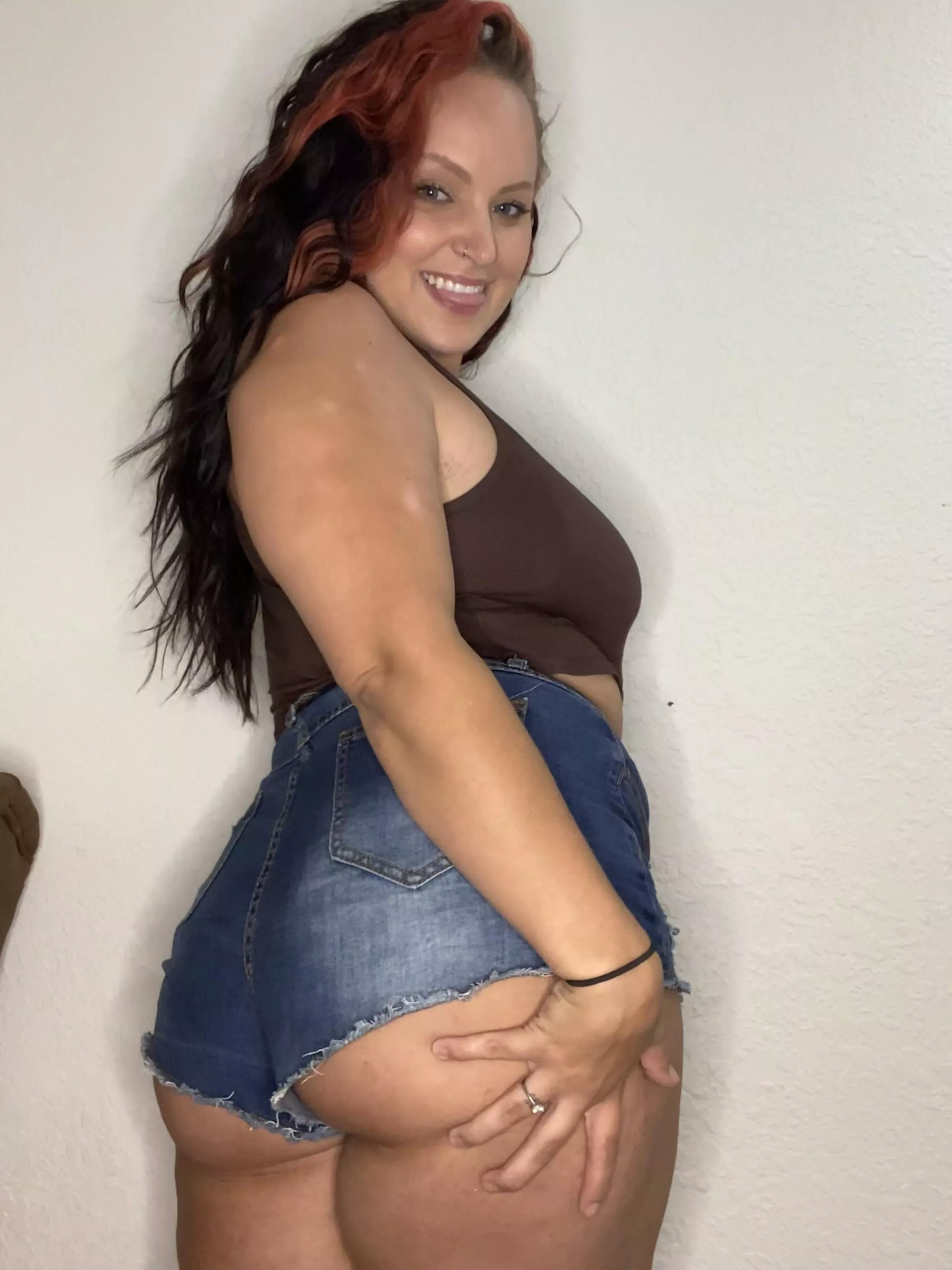 Jean shorts never stand a chance against fat asses posted by vivtheslag