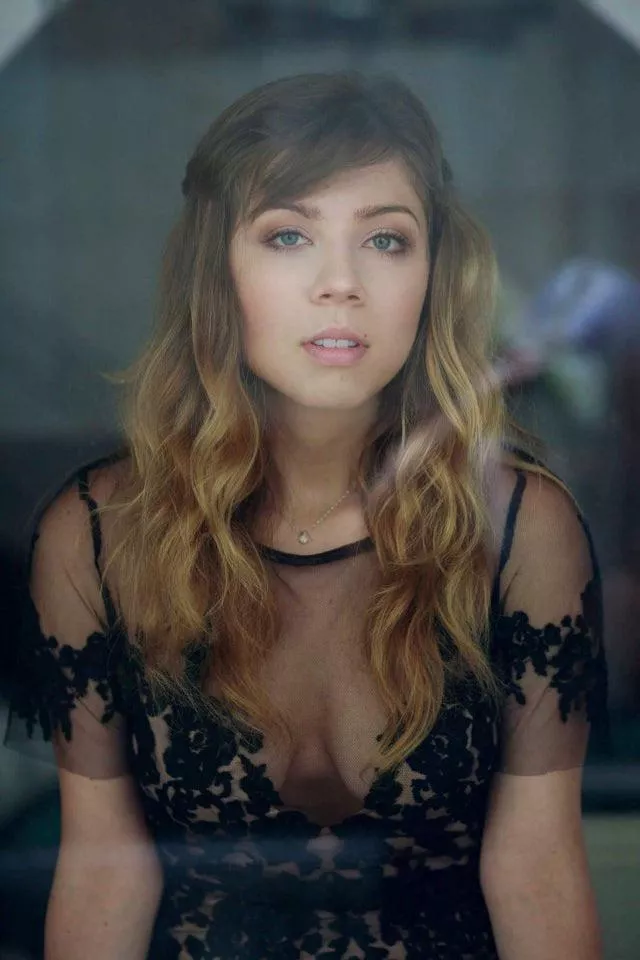 Jennette McCurdy posted by ElSenorDeLasPajas