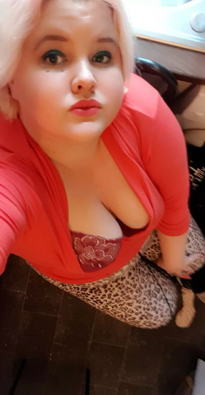 Joanna is my name, I'm a FAT, adult-content creator. I have over one thousand pics&vids over on my OF! I am open&kinky minded.. love for Masterbation and tom foolery!! fortyfivepercentoff!!! posted by Addedsugar32