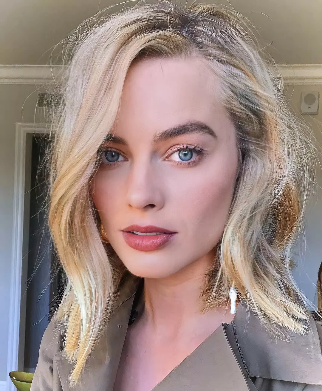 Joi as Margot Robbie posted by j_smooth12