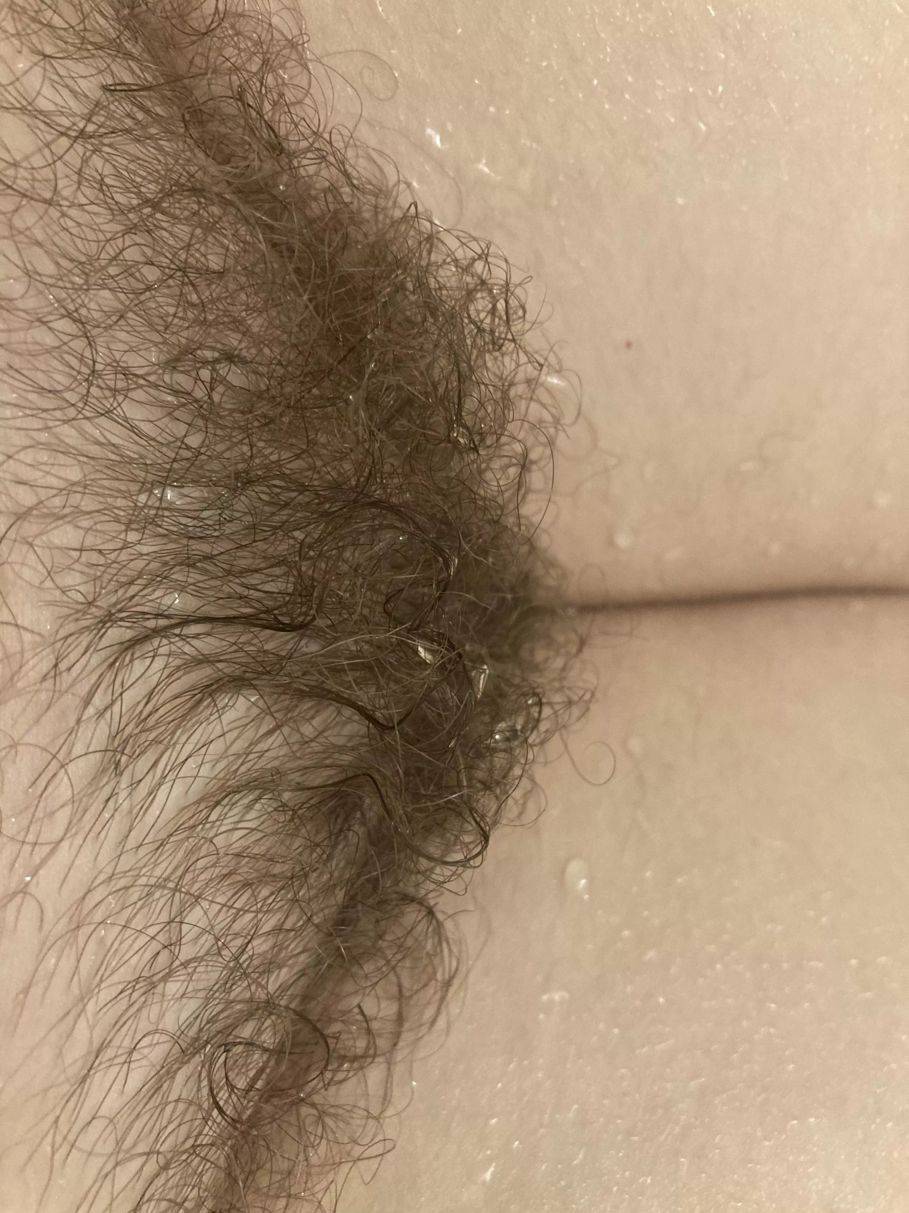 Join me in the bath tub? Love feeling the water in my pussy hair…! posted by Kinkyemma00