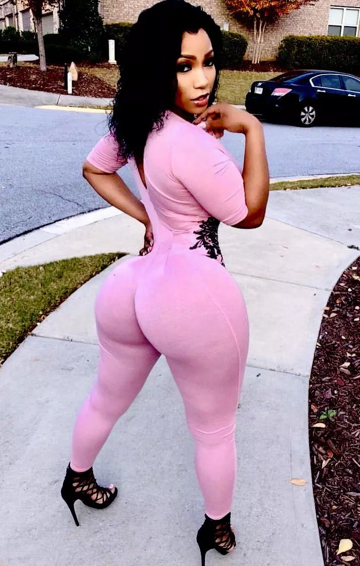 JuicY 🍑 posted by CreamySloppyTHICK