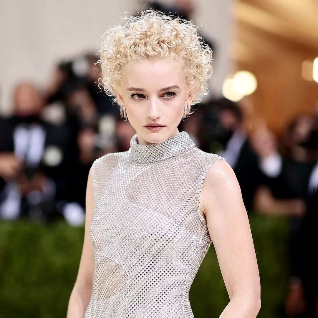 Julia Garner posted by GlamMetalLion