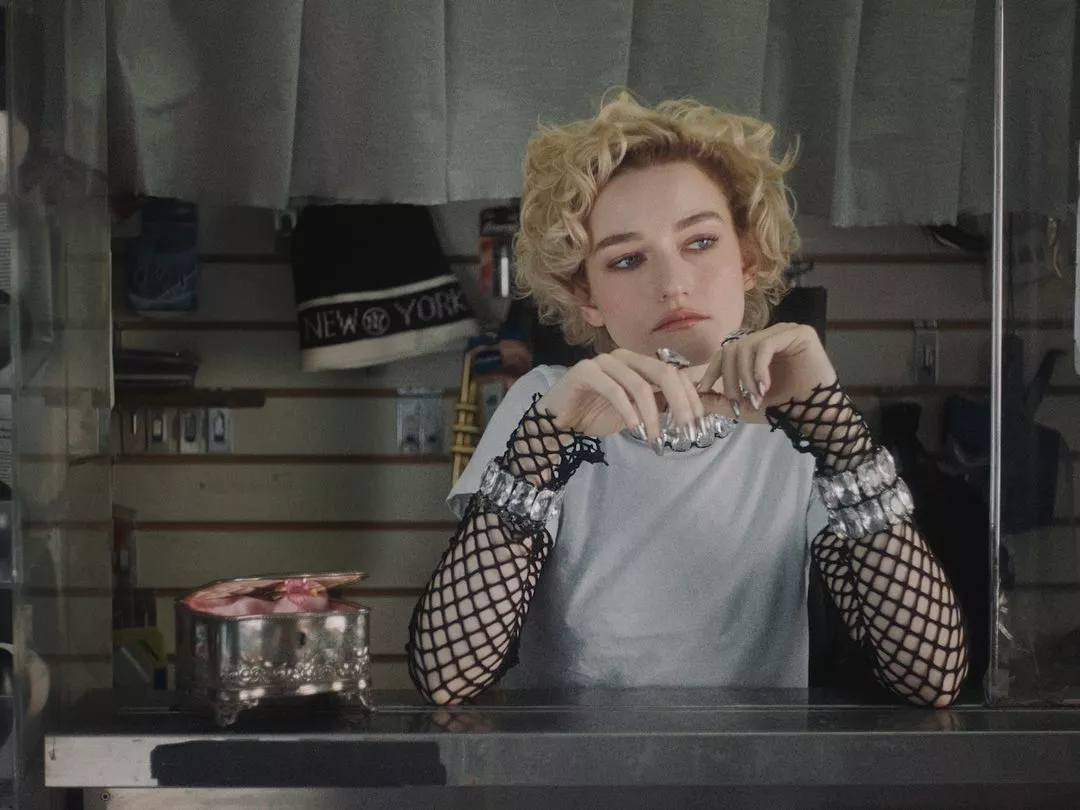 Julia Garner posted by GlamMetalLion